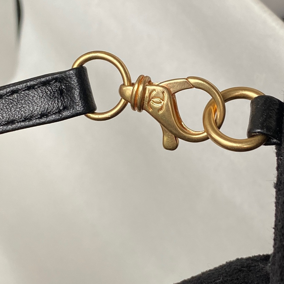 CHANEL 22 HANDBAG velvet black 15.21*16.38*3.12 in - Image 10