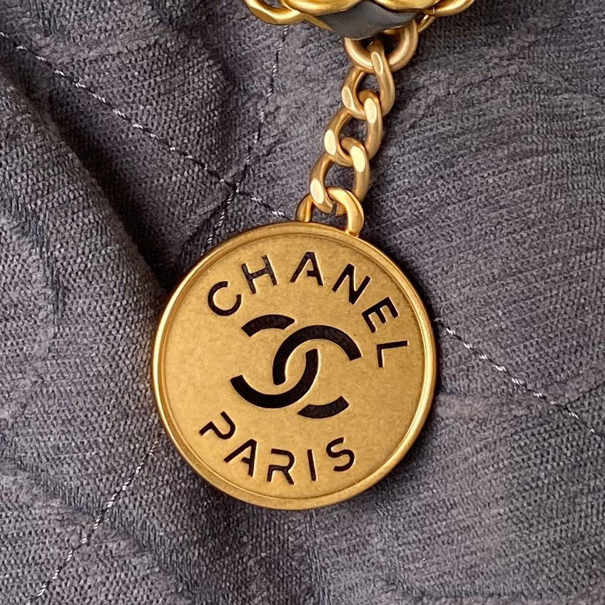 CHANEL 22 SMALL HANDBAG velvet GREY 13.7*14.4*2.7 in - Image 4