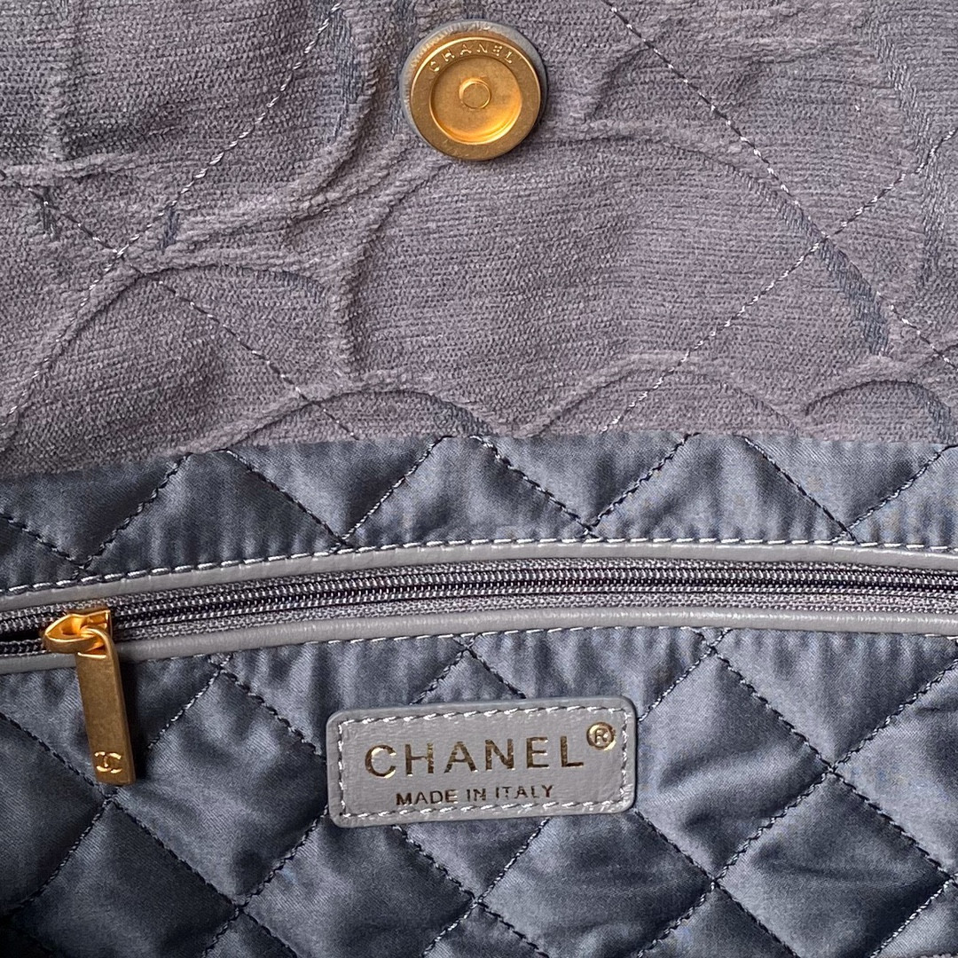 CHANEL 22 SMALL HANDBAG velvet GREY 13.7*14.4*2.7 in - Image 9