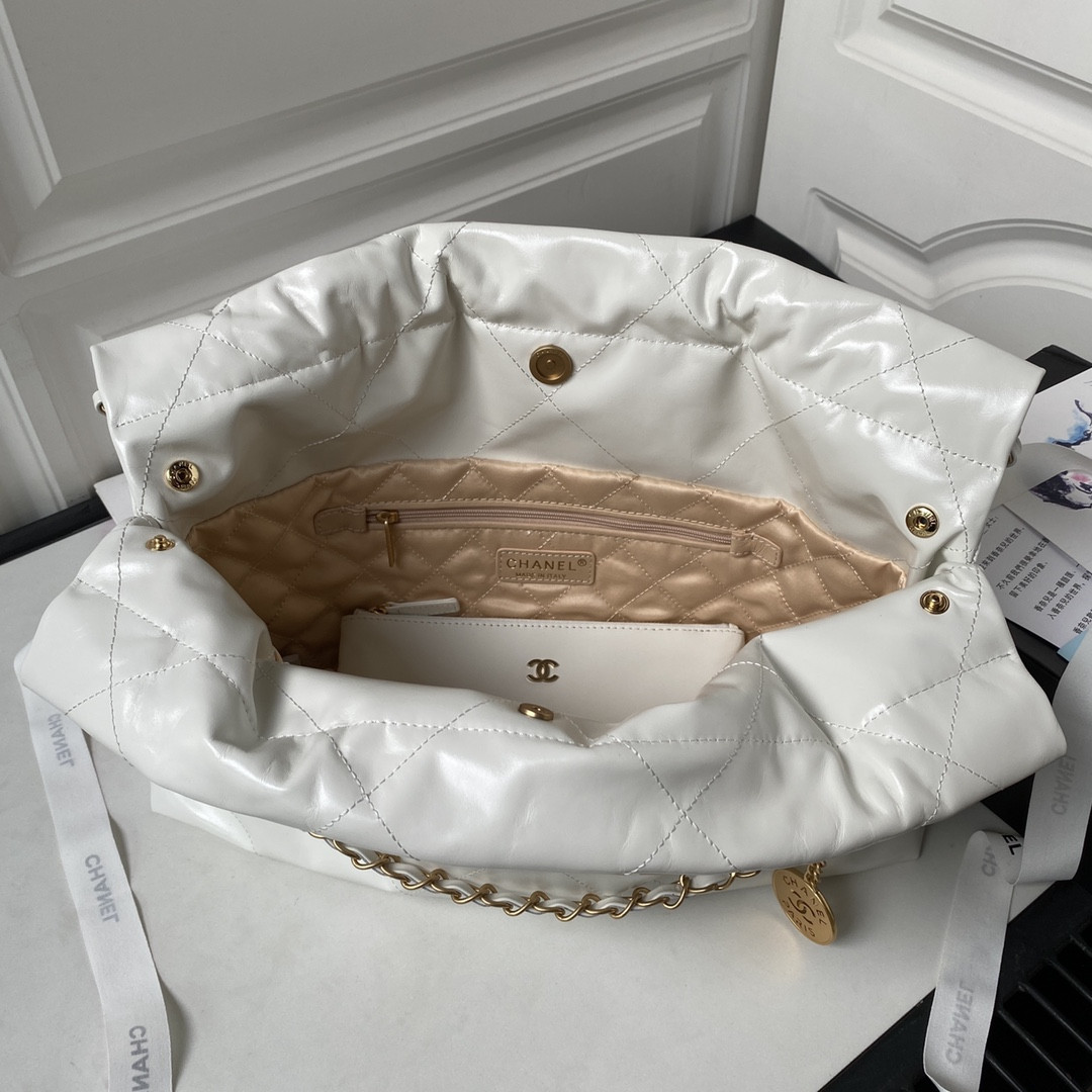 CHANEL 22 HANDBAG Shiny Calfskin white 30*45*8cm - Image 7