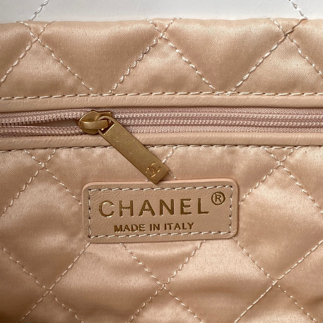 CHANEL 22 HANDBAG Shiny Calfskin white 30*45*8cm - Image 9