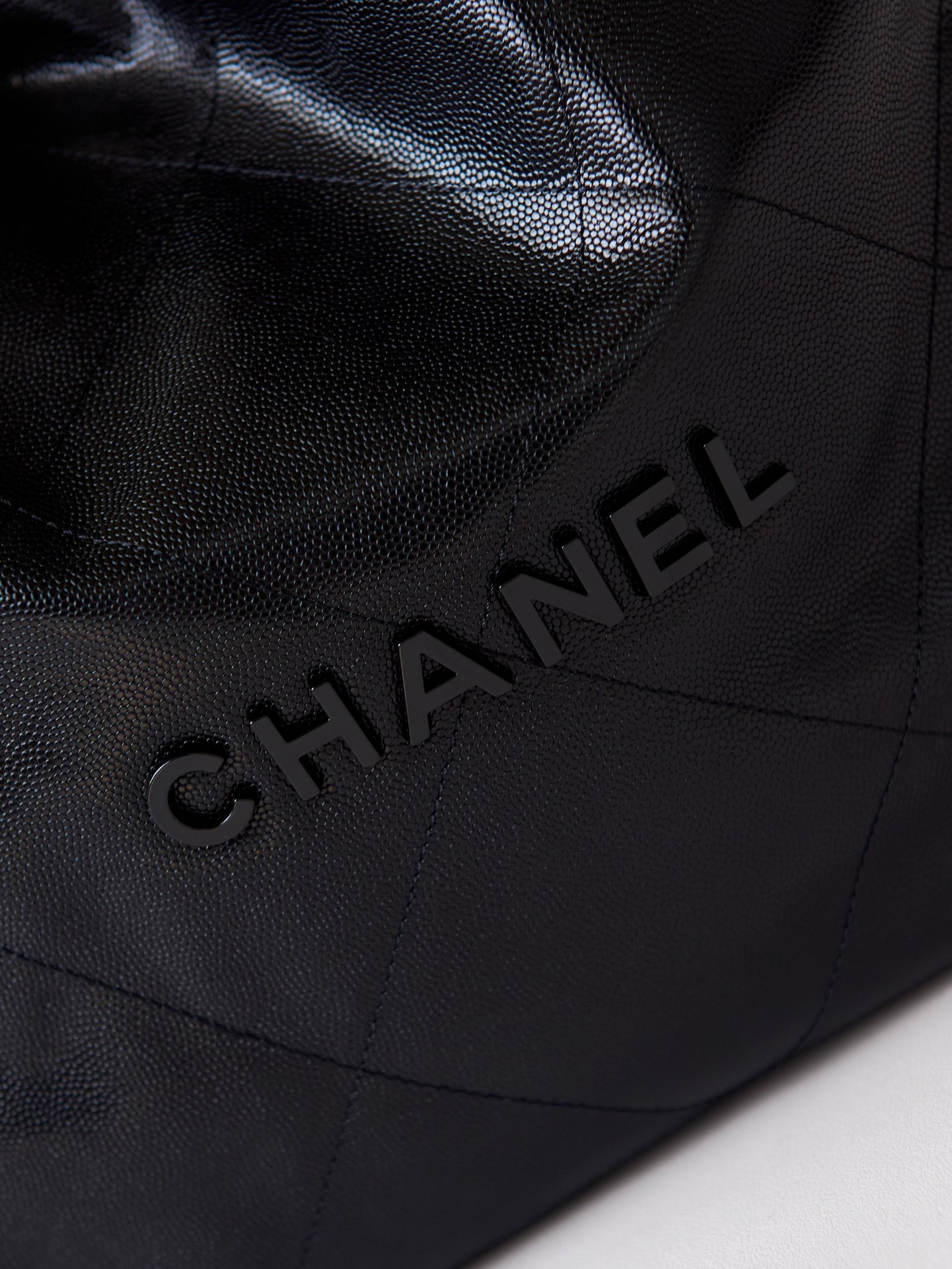 CHANEL 22 HANDBAG Shiny Calfskin Black 15.21*16.38*3.12 in - Image 3