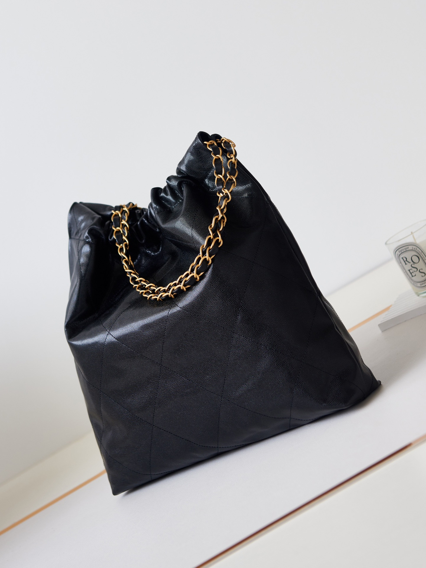 CHANEL 22 HANDBAG Shiny Calfskin Black 15.21*16.38*3.12 in - Image 5