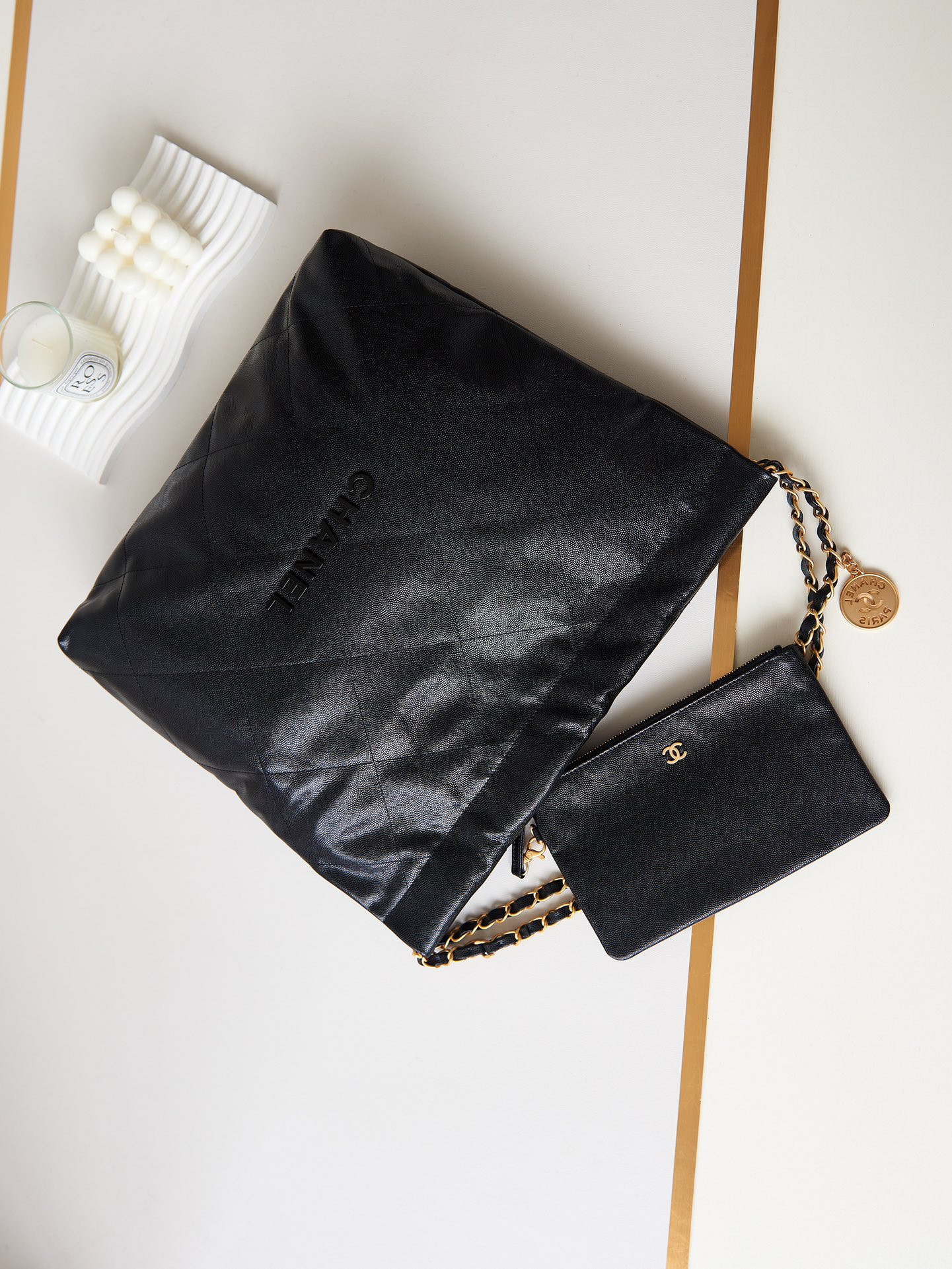 CHANEL 22 HANDBAG Shiny Calfskin Black 15.21*16.38*3.12 in - Image 8