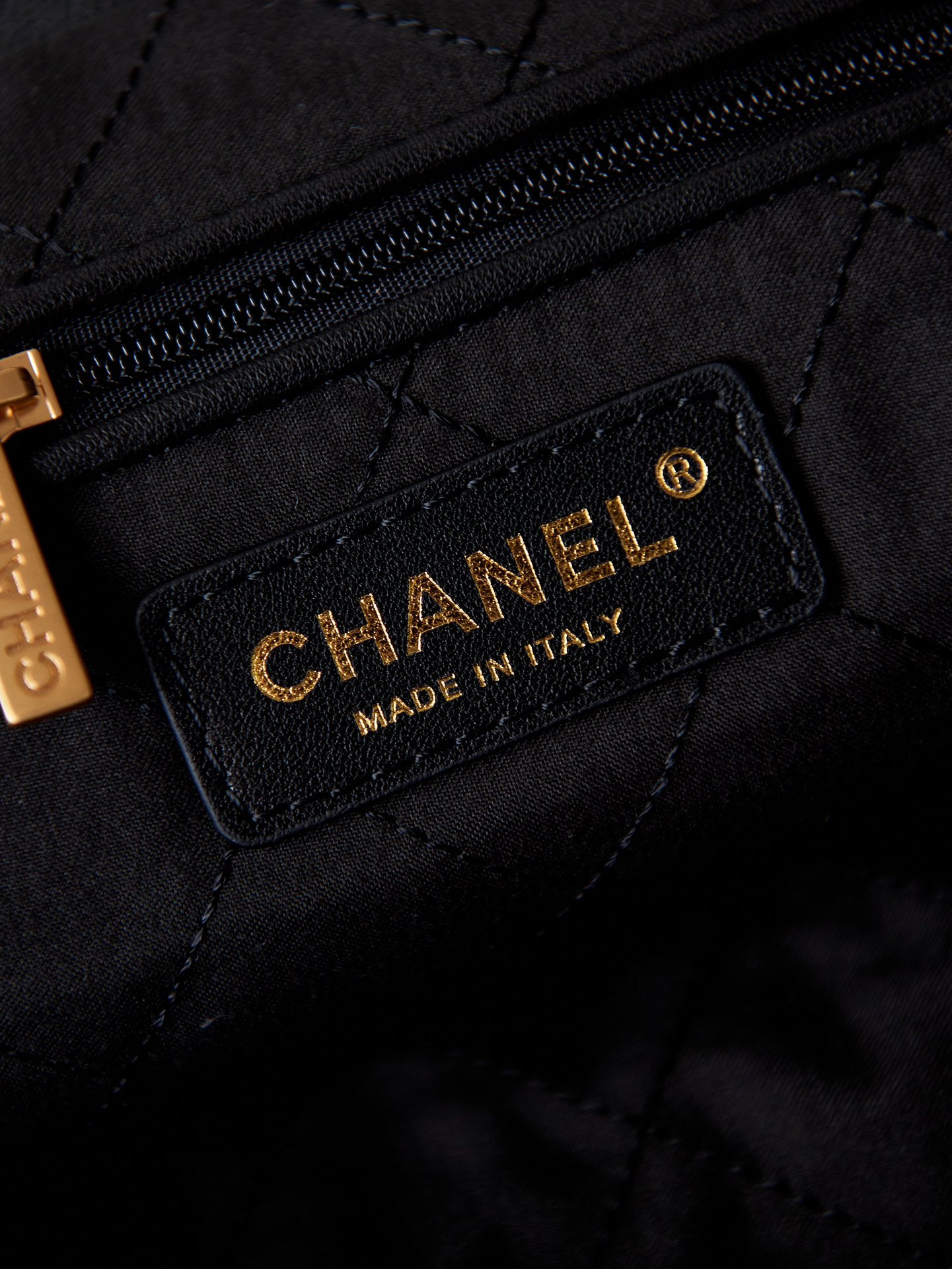 CHANEL 22 SMALL HANDBAG Shiny Calfskin GOLD Metal BLACK 13.7*14.4*2.7 in - Image 9