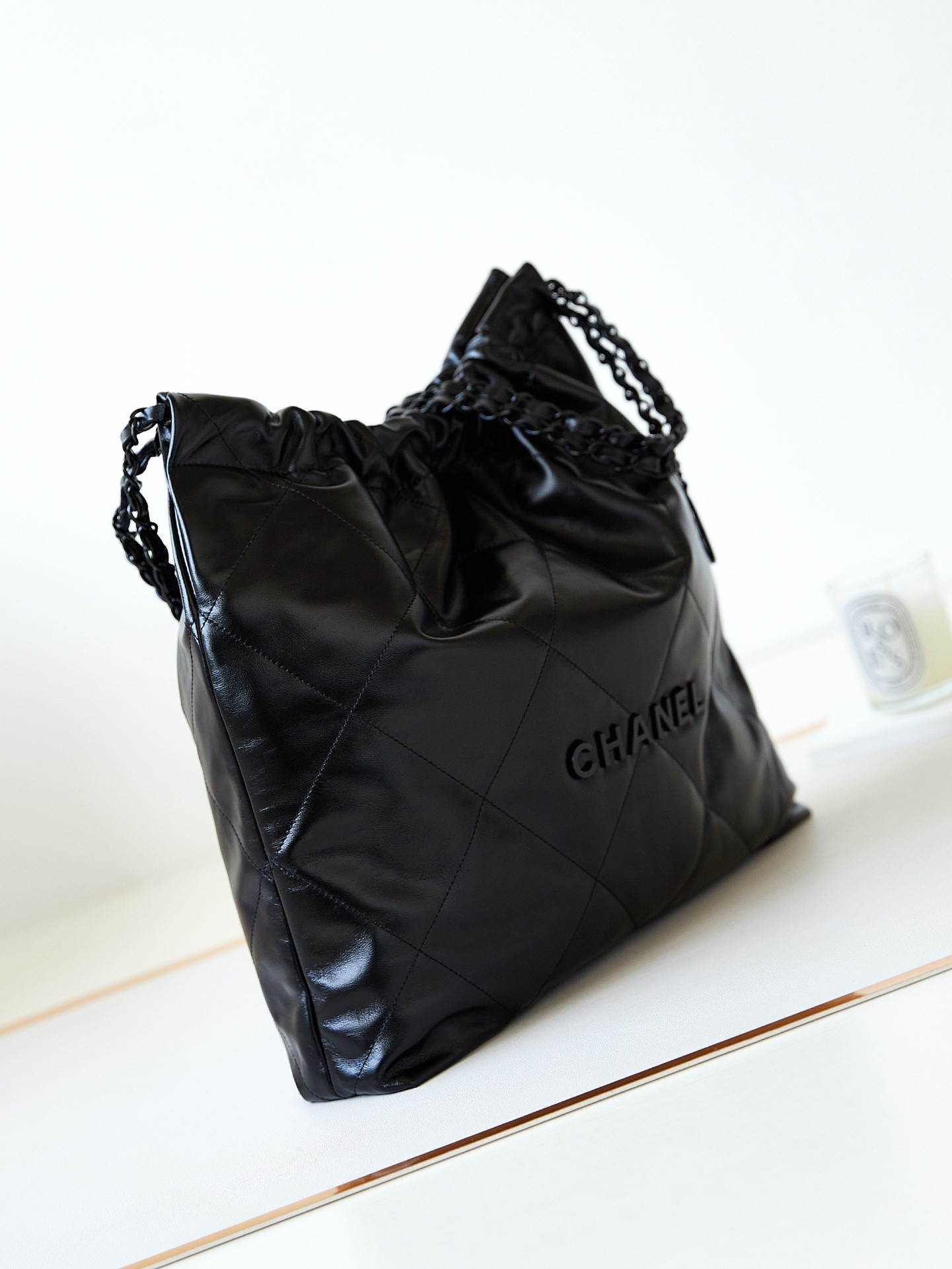 CHANEL 22 HANDBAG Shiny Calfskin ALL Black 15.21*16.38*3.12 in - Image 5