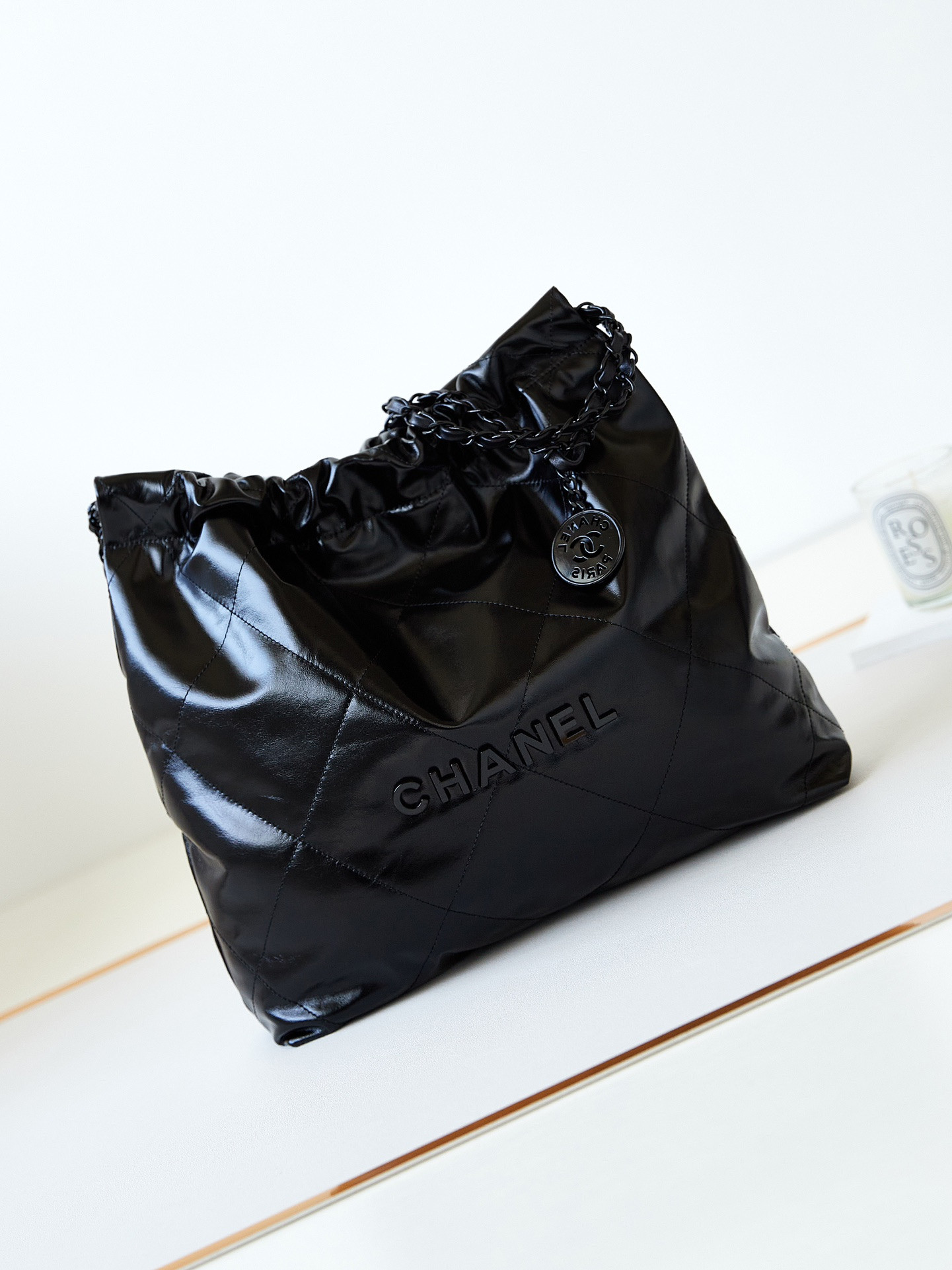 CHANEL 22 SMALL HANDBAG Shiny Calfskin ALL BLACK 13.7*14.4*2.7 in - Image 2