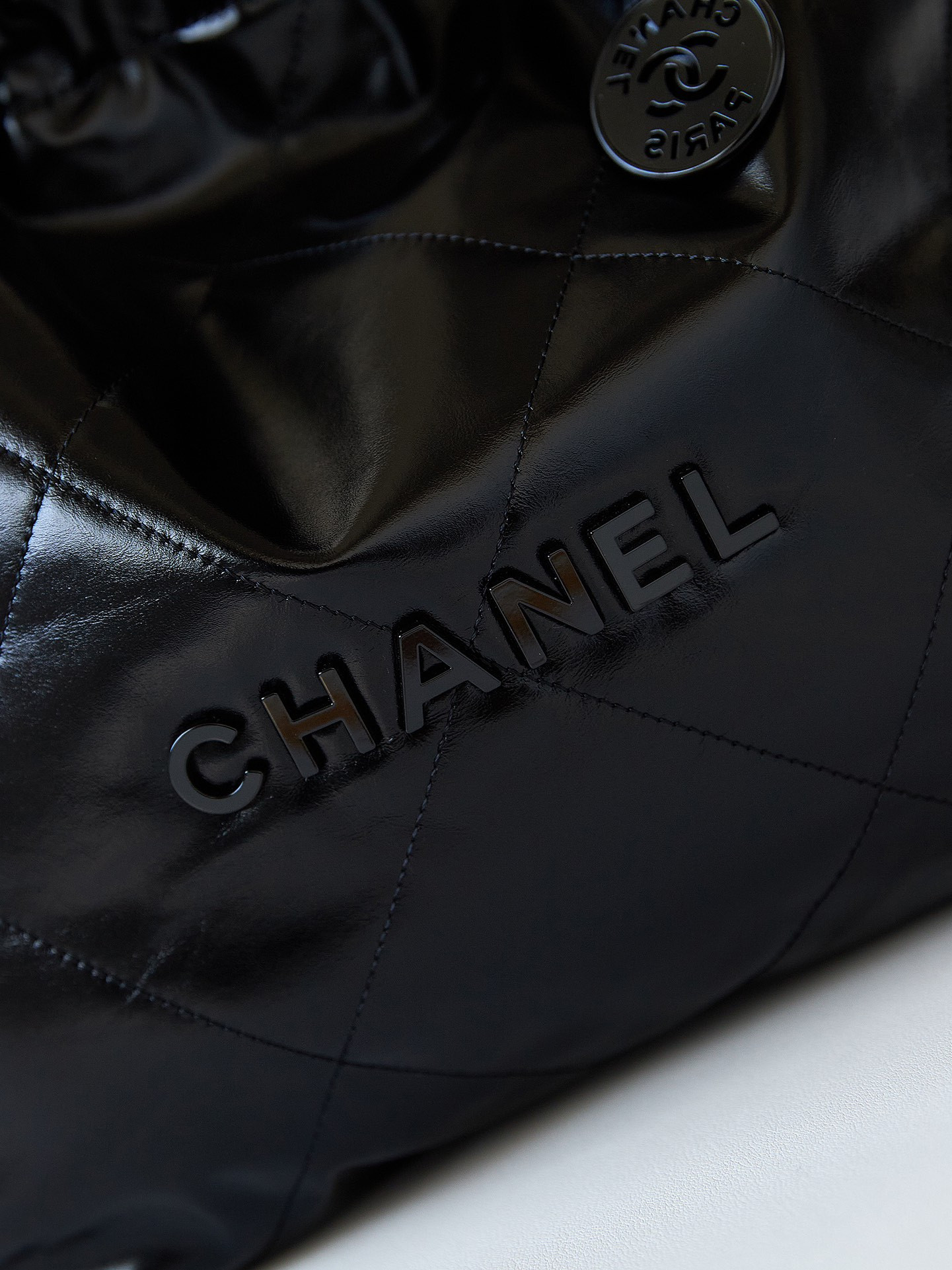 CHANEL 22 SMALL HANDBAG Shiny Calfskin ALL BLACK 13.7*14.4*2.7 in - Image 3