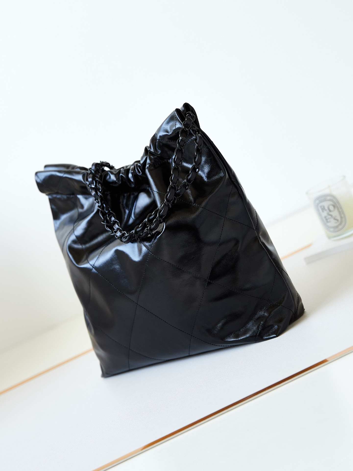 CHANEL 22 SMALL HANDBAG Shiny Calfskin ALL BLACK 13.7*14.4*2.7 in - Image 5