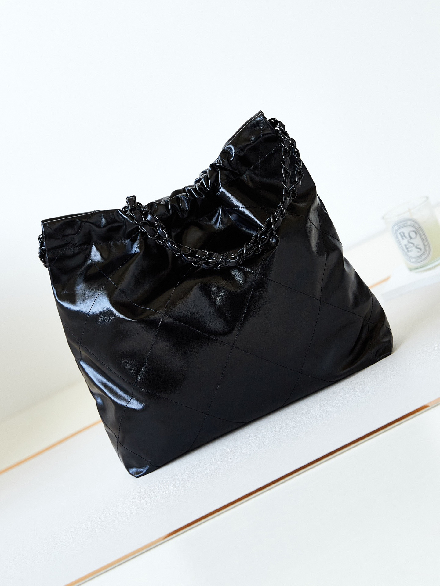 CHANEL 22 SMALL HANDBAG Shiny Calfskin ALL BLACK 13.7*14.4*2.7 in - Image 7