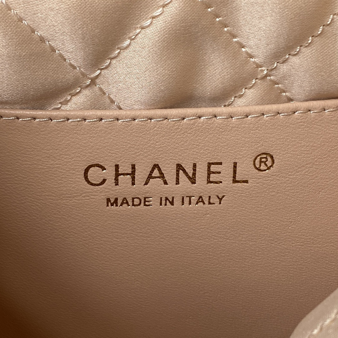 CHANEL 22 MINI HANDBAG GRAINED LEATHER WHITE 7.8 * 7.4 * 2.3 in - Image 9