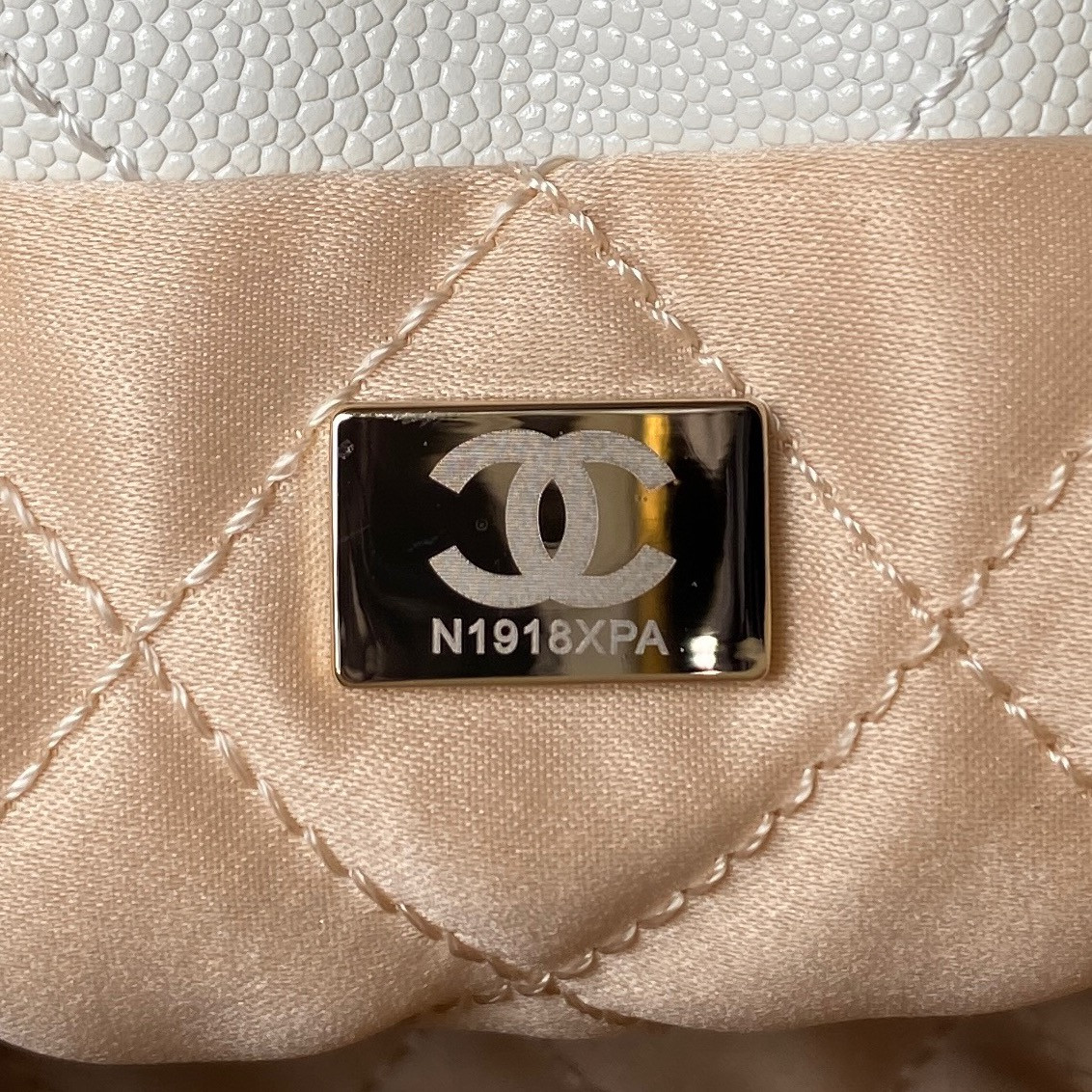 CHANEL 22 MINI HANDBAG GRAINED LEATHER WHITE 7.8 * 7.4 * 2.3 in - Image 10