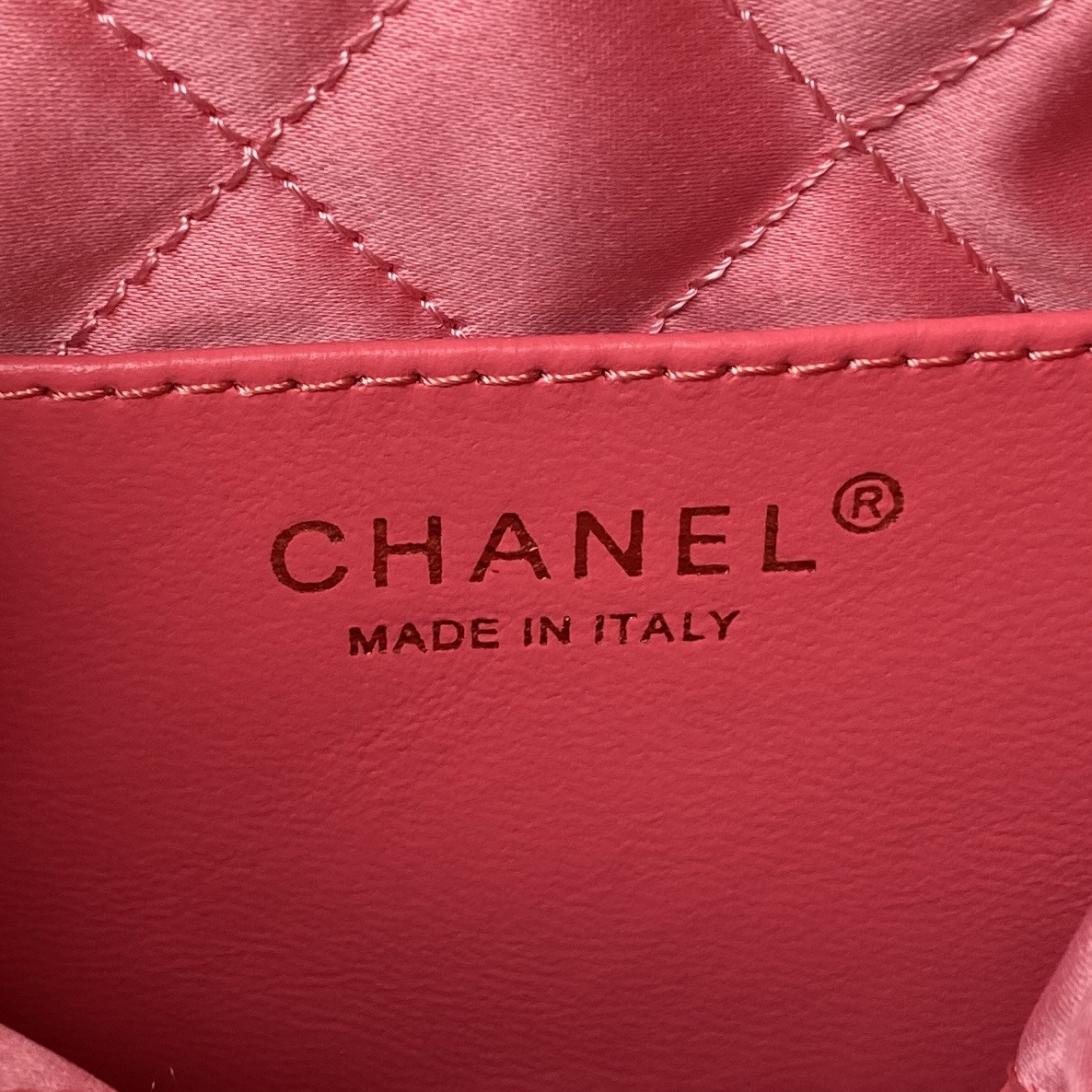 CHANEL 22 MINI HANDBAG GRAINED LEATHER RED 7.8 * 7.4 * 2.3 in - Image 8