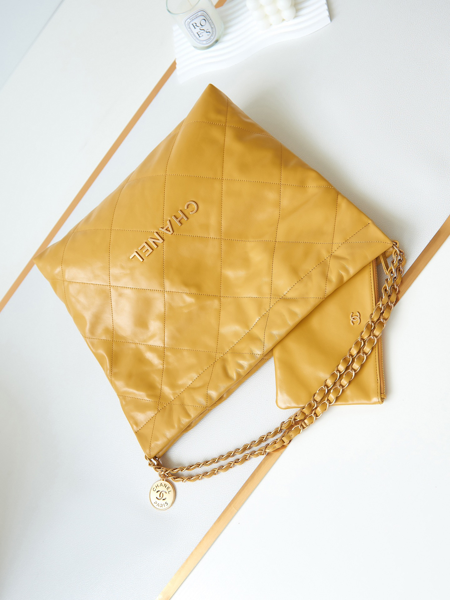 CHANEL 22 SMALL HANDBAG Shiny Calfskin YELLOW 15.21*16.38*3.12 in - Image 7