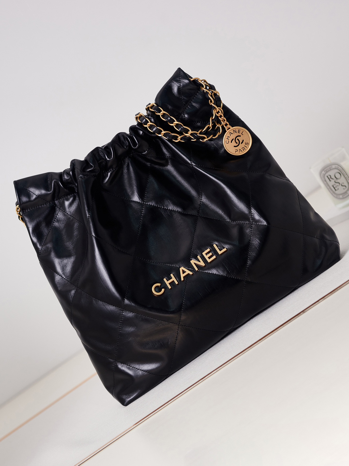 CHANEL 22 HANDBAG Shiny Calfskin Gold-Tone Metal Black 15.21*16.38*3.12 in