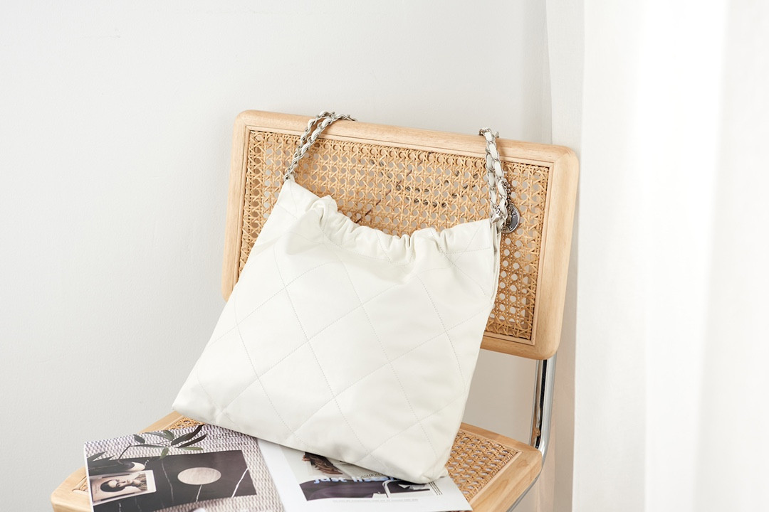 CHANEL 22 HANDBAG Metallic Shaded Calfskin Silver-Tone Metal White 15.21*16.38*3.12 in - Image 5