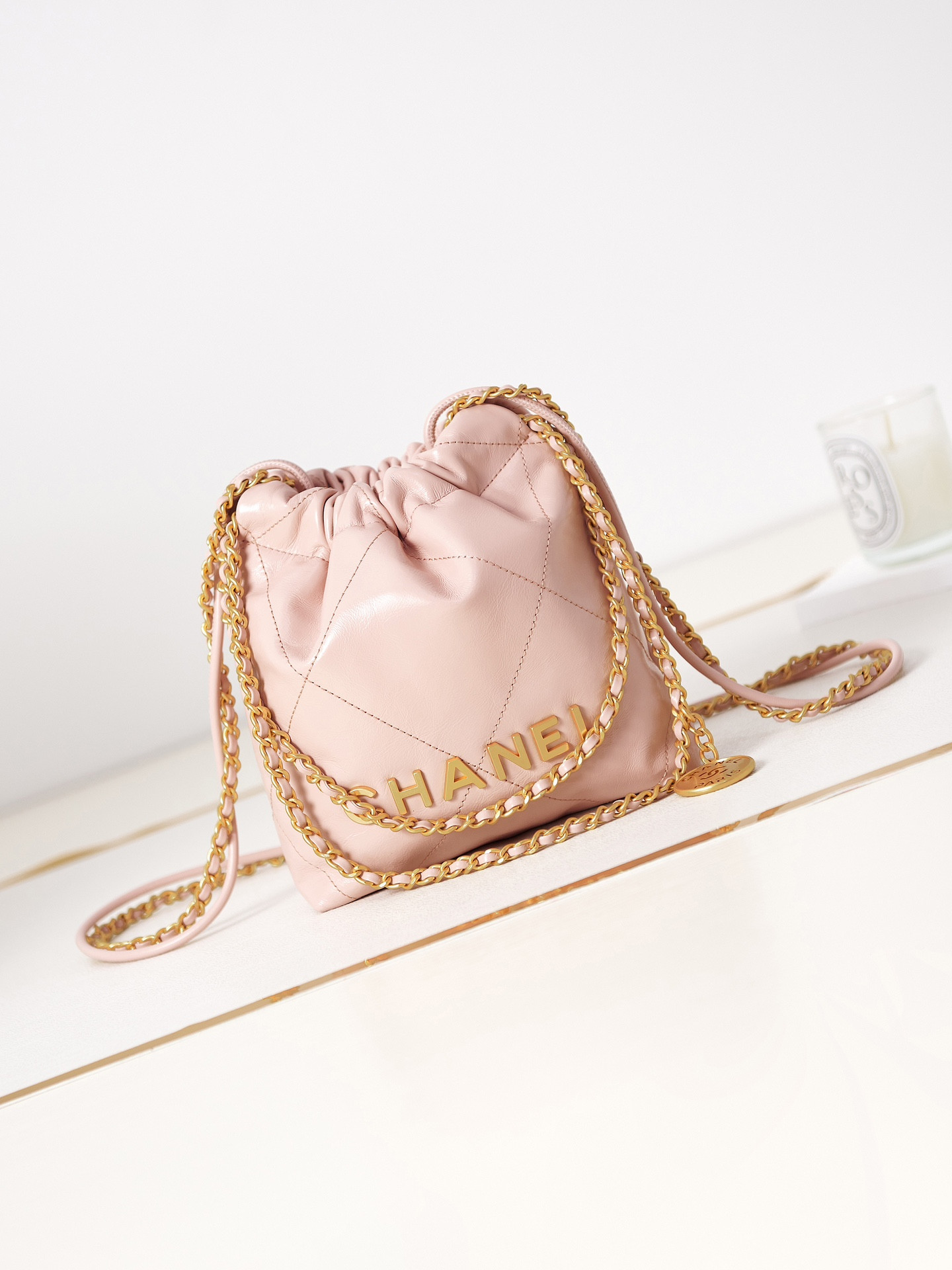 CHANEL 22 MINI HANDBAG Shiny Calfskin Pink 7.8 * 7.4 * 2.3 in