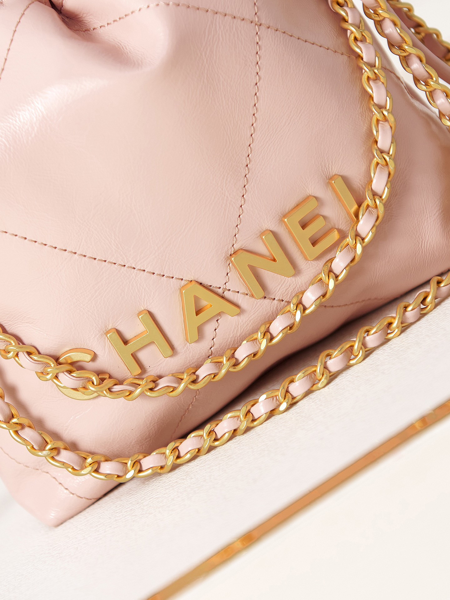 CHANEL 22 MINI HANDBAG Shiny Calfskin Pink 7.8 * 7.4 * 2.3 in - Image 3