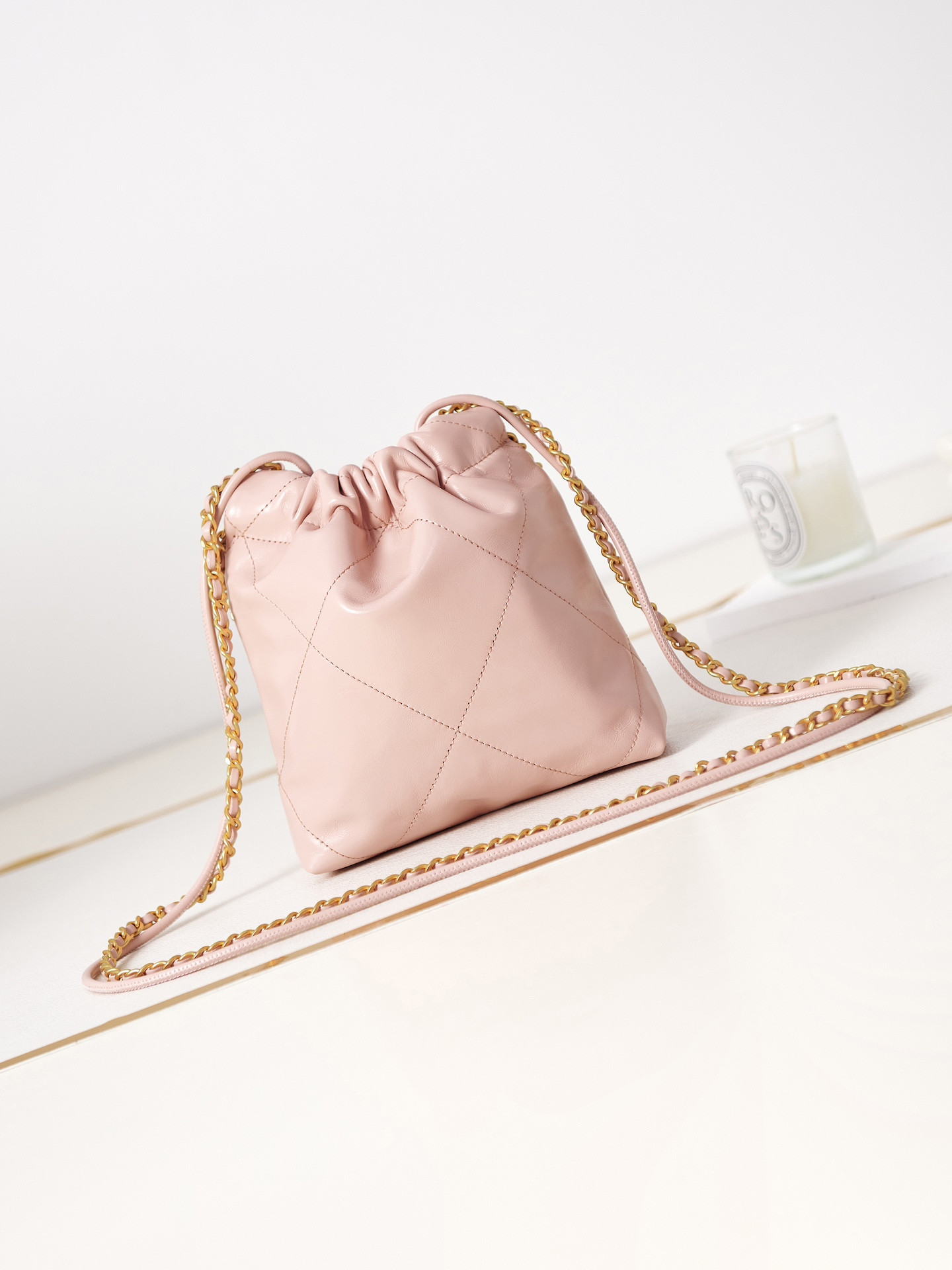 CHANEL 22 MINI HANDBAG Shiny Calfskin Pink 7.8 * 7.4 * 2.3 in - Image 6