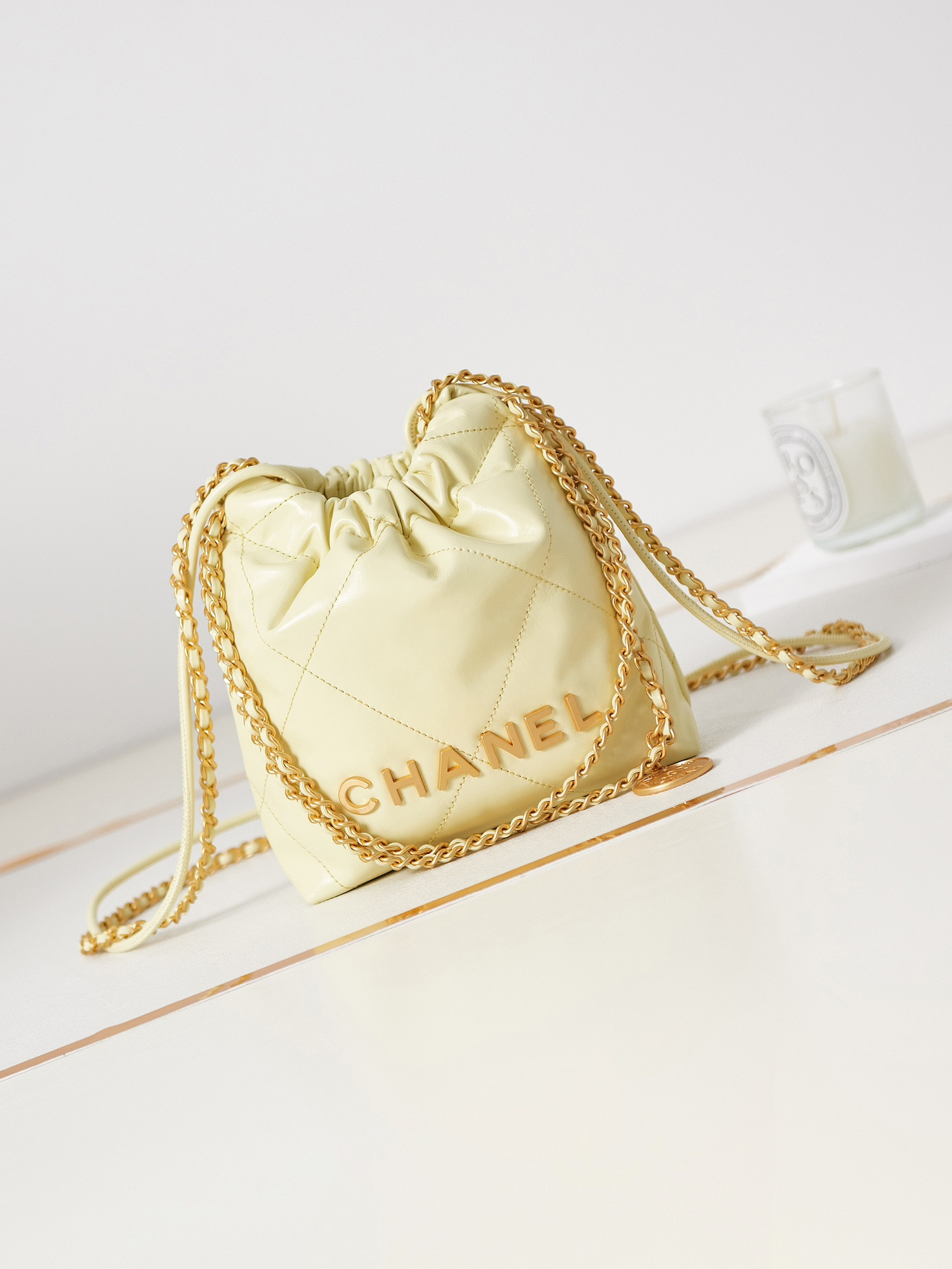 CHANEL 22 MINI HANDBAG Shiny Calfskin Yellow 7.8 * 7.4 * 2.3 in