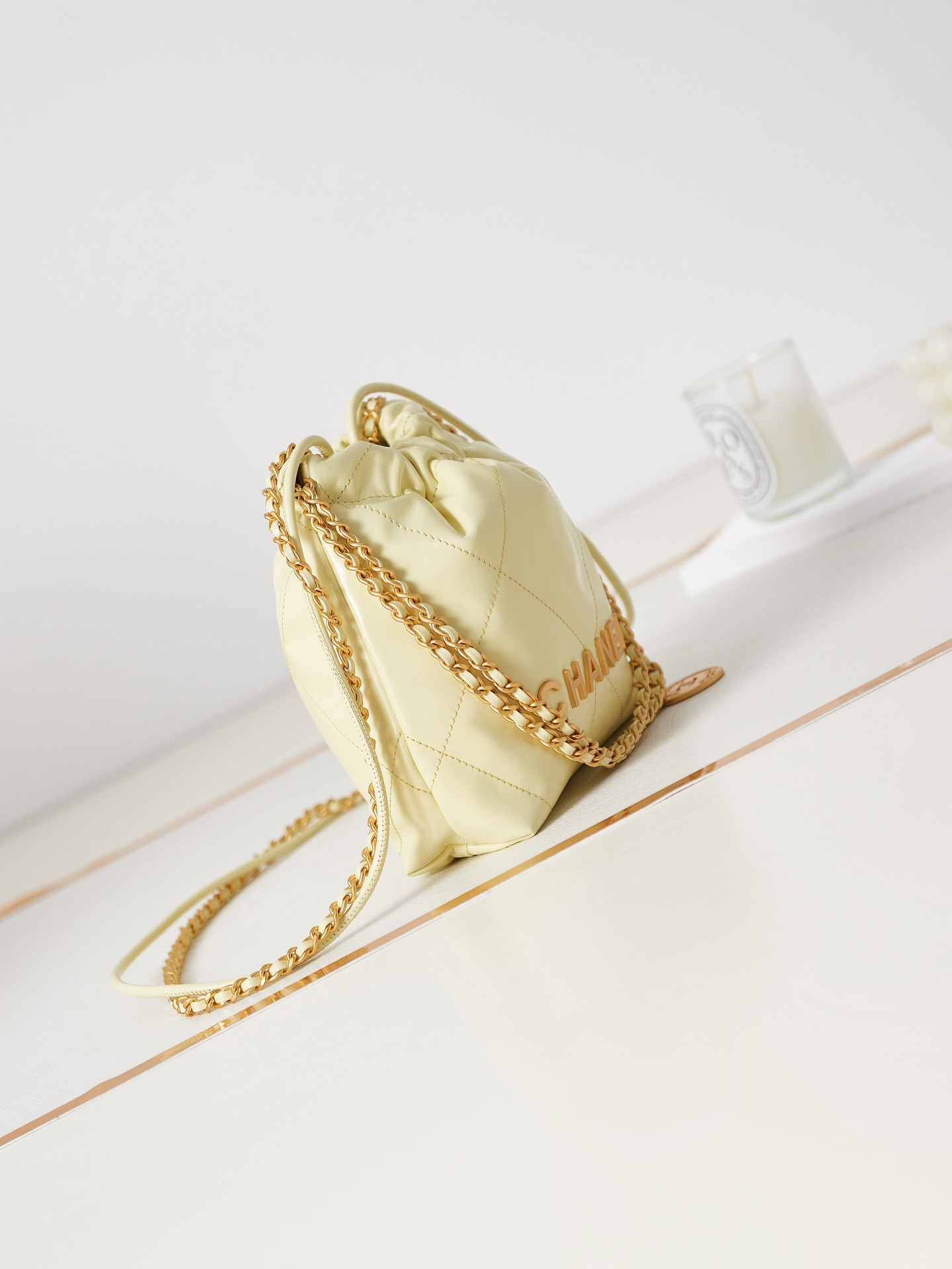 CHANEL 22 MINI HANDBAG Shiny Calfskin Yellow 7.8 * 7.4 * 2.3 in - Image 4