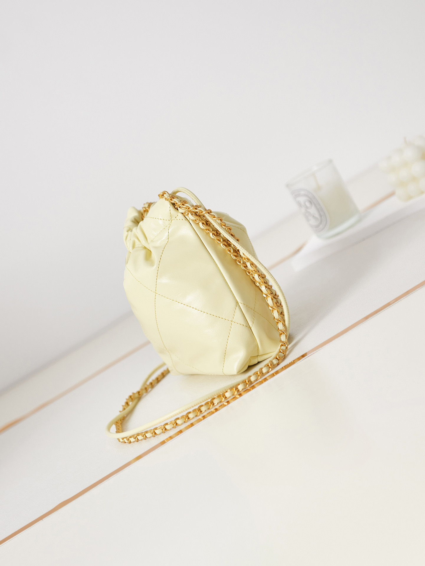 CHANEL 22 MINI HANDBAG Shiny Calfskin Yellow 7.8 * 7.4 * 2.3 in - Image 5
