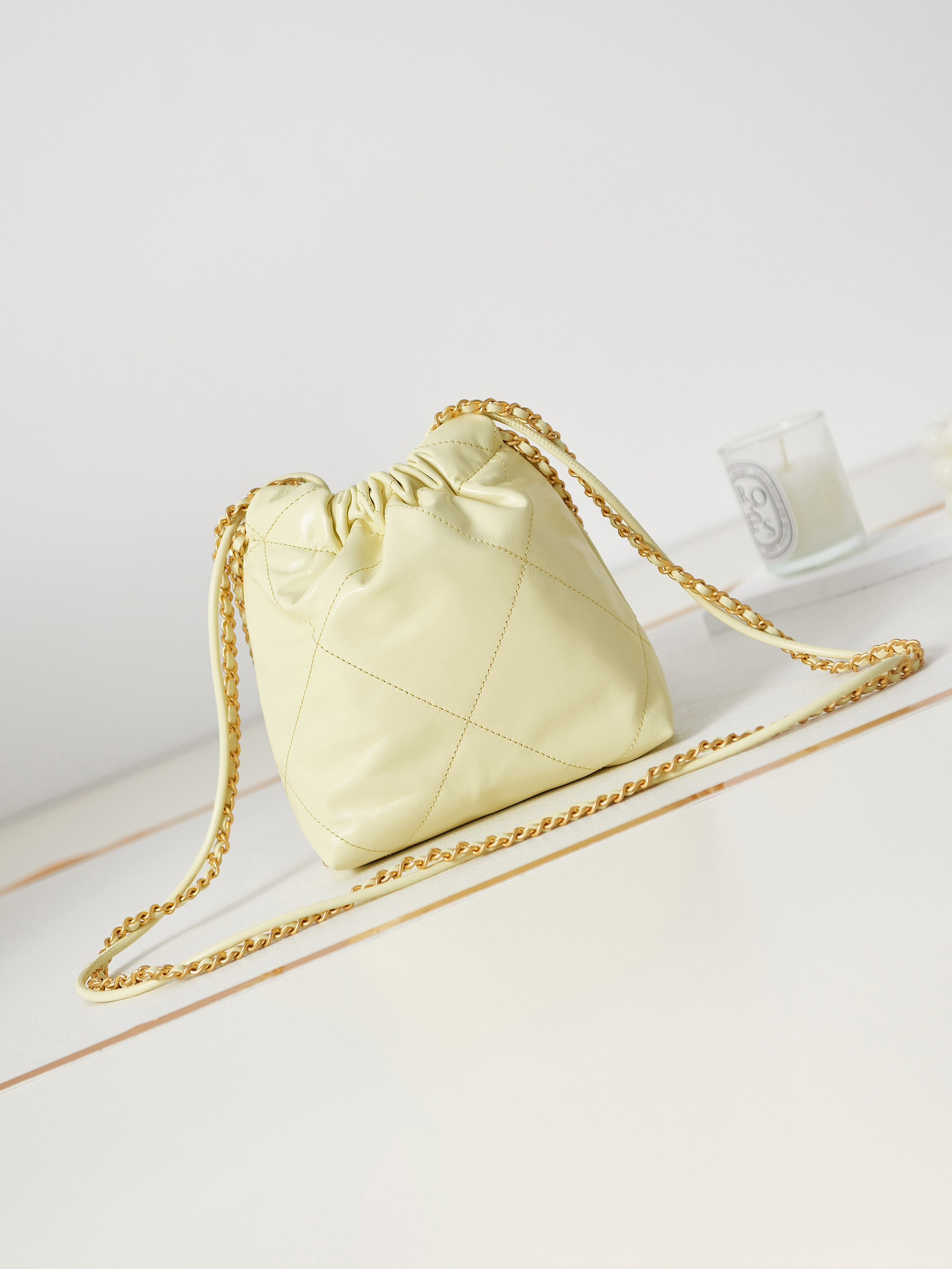 CHANEL 22 MINI HANDBAG Shiny Calfskin Yellow 7.8 * 7.4 * 2.3 in - Image 6