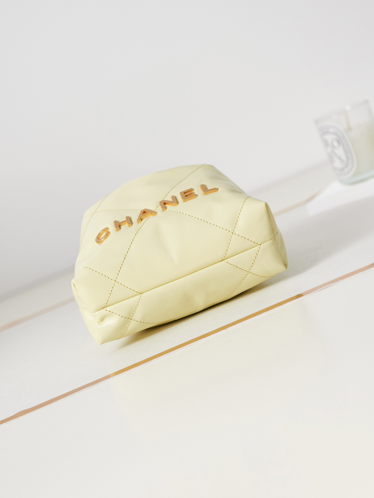 CHANEL 22 MINI HANDBAG Shiny Calfskin Yellow 7.8 * 7.4 * 2.3 in - Image 7