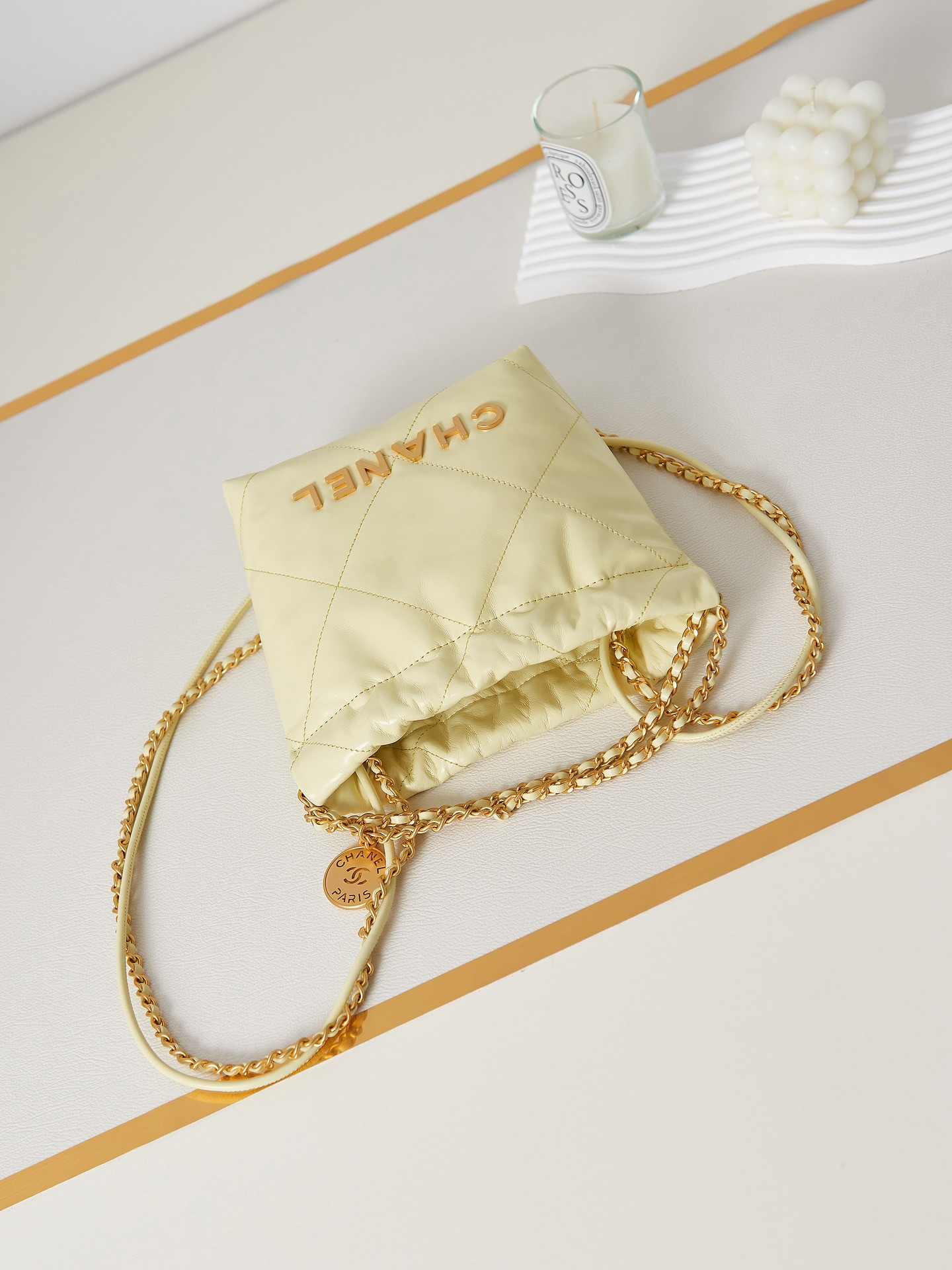 CHANEL 22 MINI HANDBAG Shiny Calfskin Yellow 7.8 * 7.4 * 2.3 in - Image 8