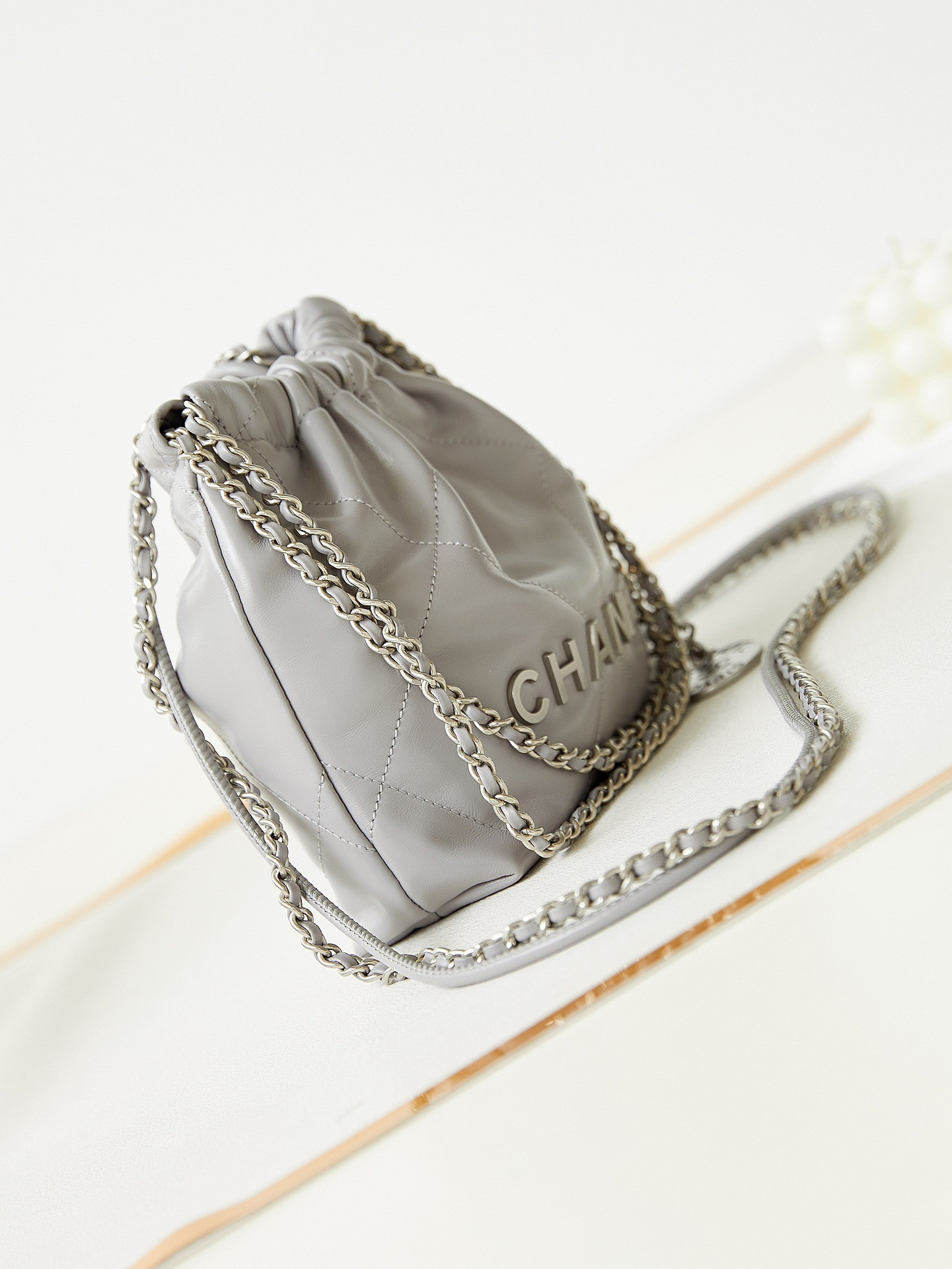 CHANEL 22 MINI HANDBAG Shiny Calfskin GREY 7.8 * 7.4 * 2.3 in - Image 4