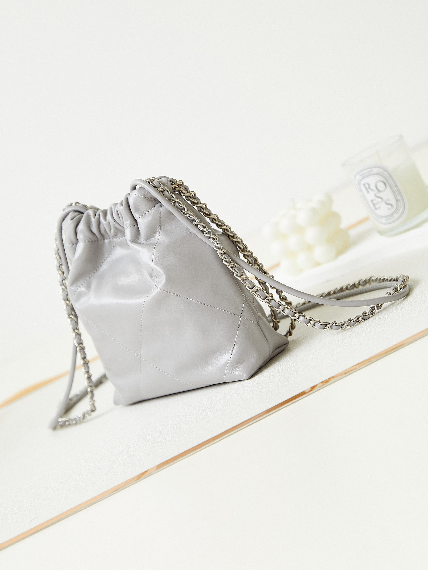 CHANEL 22 MINI HANDBAG Shiny Calfskin GREY 7.8 * 7.4 * 2.3 in - Image 5