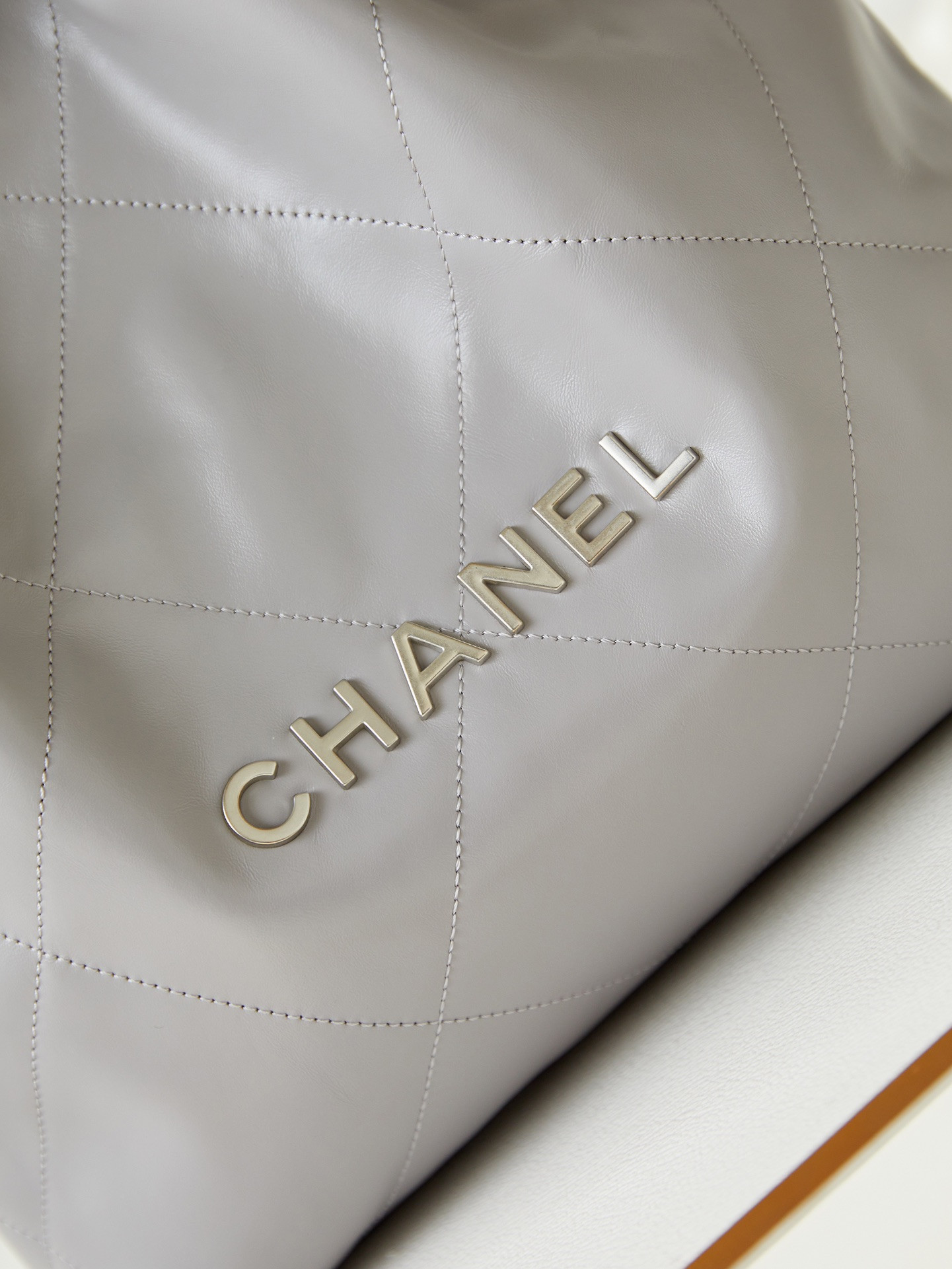 CHANEL 22 SMALL HANDBAG Shiny Calfskin GREY 13.7*14.4*2.7 in - Image 3