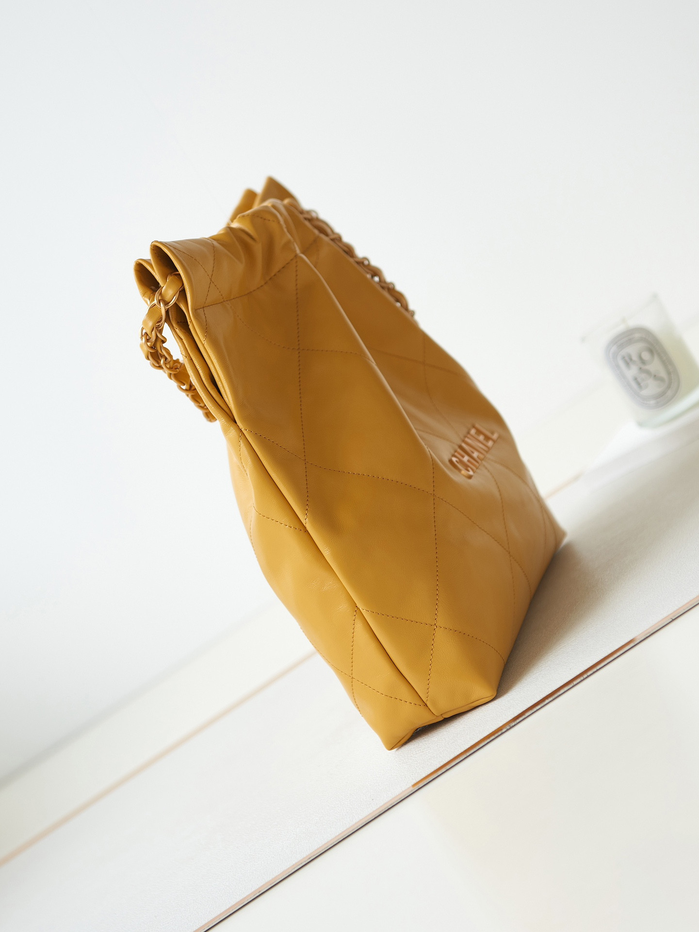 CHANEL 22 SMALL HANDBAG Shiny Calfskin YELLOW 13.7*14.4*2.7 in - Image 4