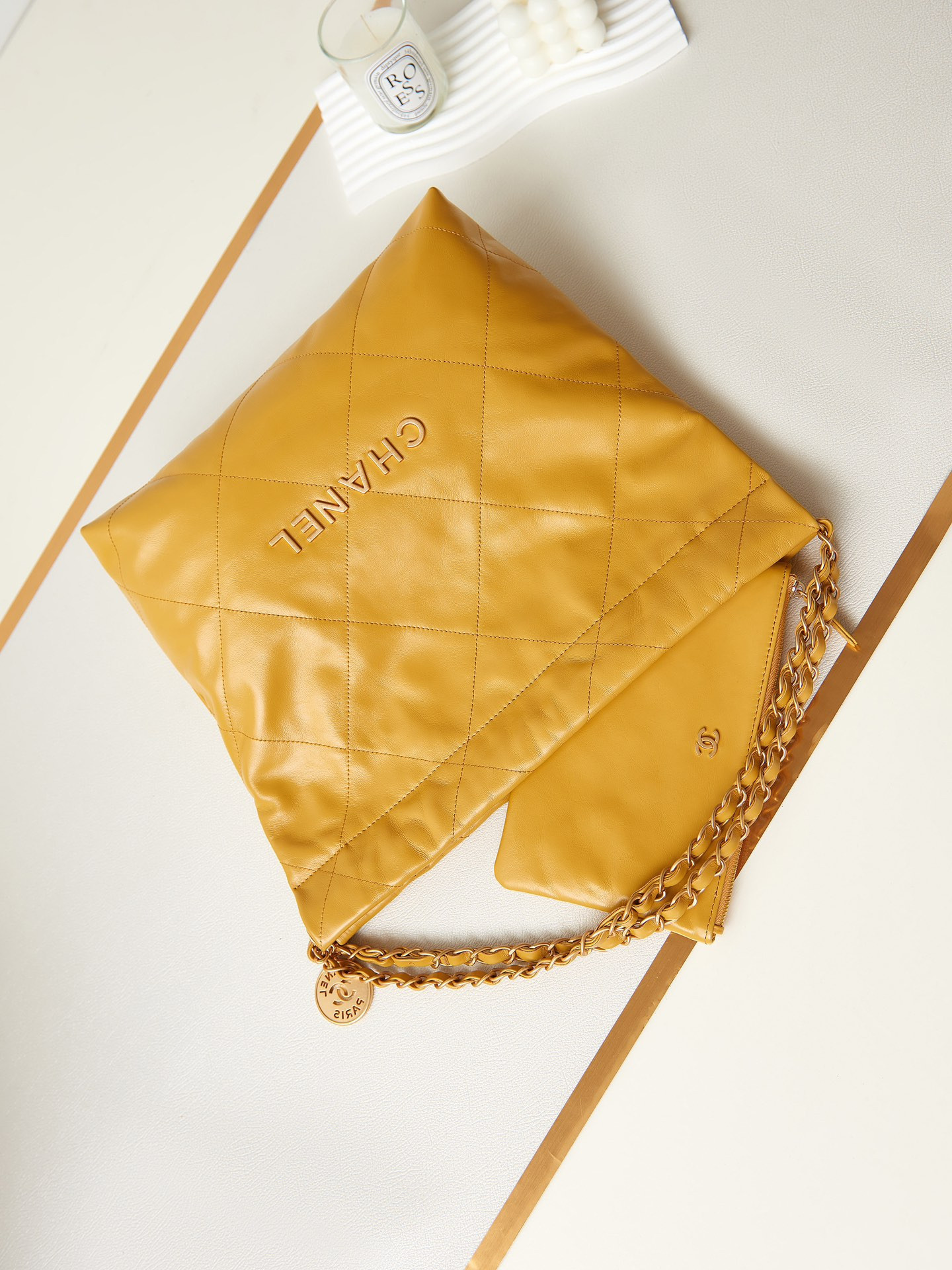 CHANEL 22 SMALL HANDBAG Shiny Calfskin YELLOW 13.7*14.4*2.7 in - Image 8