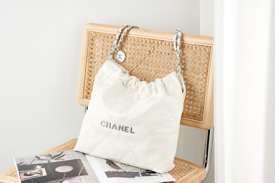 CHANEL 22 SMALL HANDBAG Shiny Calfskin White 13.7*14.4*2.7 in