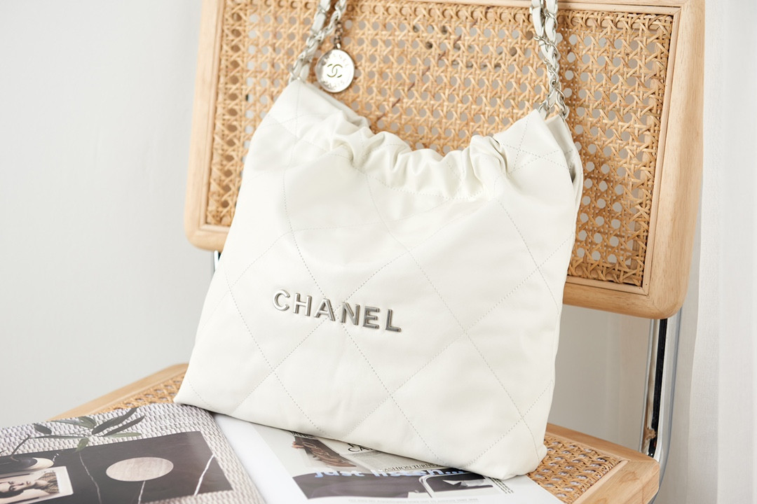 CHANEL 22 SMALL HANDBAG Shiny Calfskin White 13.7*14.4*2.7 in - Image 3