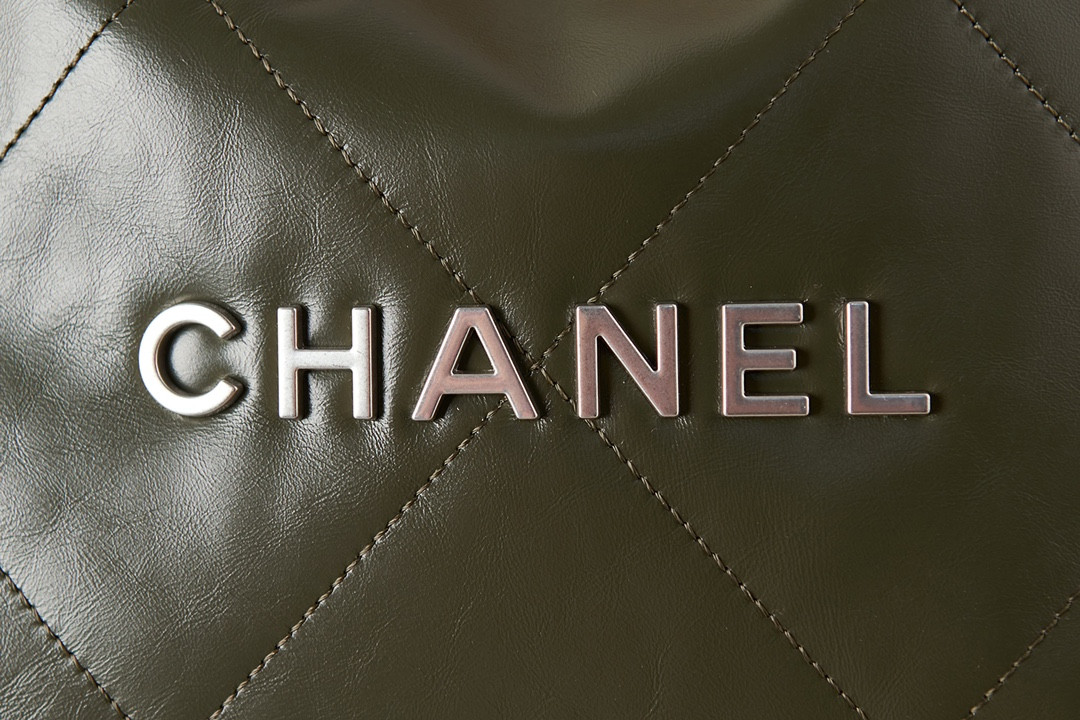 CHANEL 22 SMALL HANDBAG Shiny Calfskin SILVER Metal BLACK 13.7*14.4*2.7 in - Image 10