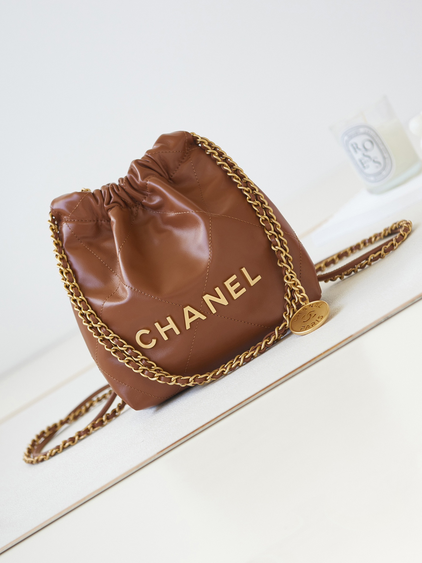 CHANEL 22 MINI HANDBAG Shiny Calfskin Brown 7.8 * 7.4 * 2.3 in