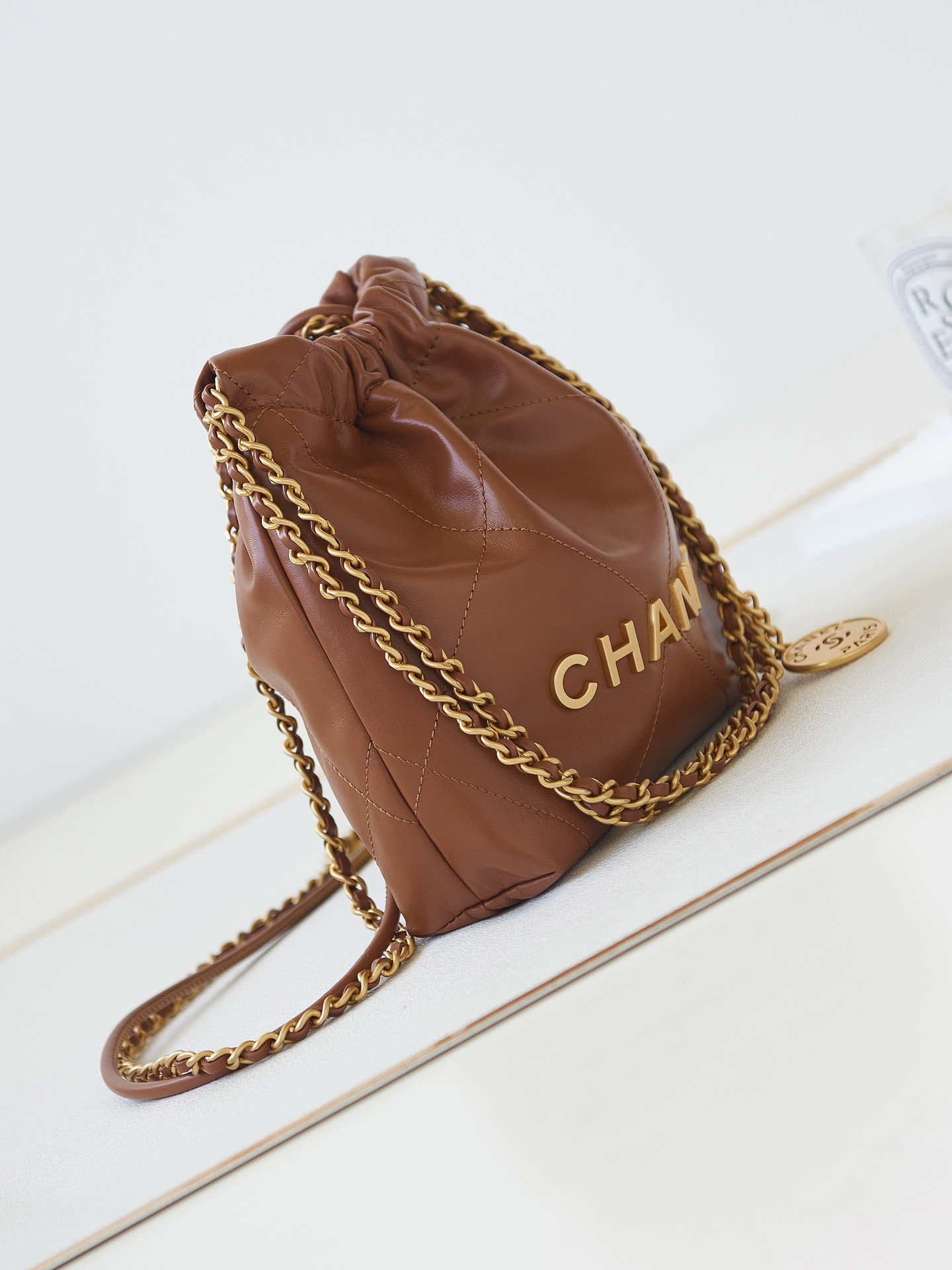 CHANEL 22 MINI HANDBAG Shiny Calfskin Brown 7.8 * 7.4 * 2.3 in - Image 4
