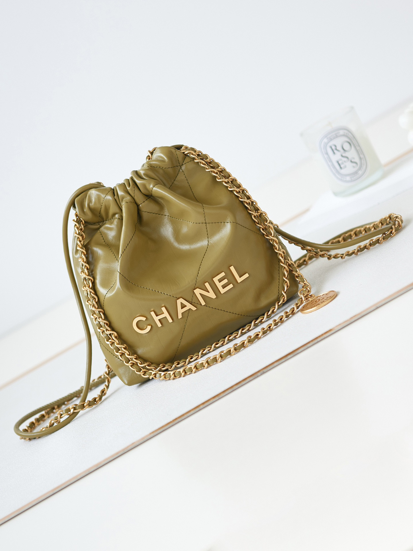 CHANEL 22 MINI HANDBAG Shiny Calfskin GREEN 7.8 * 7.4 * 2.3 in
