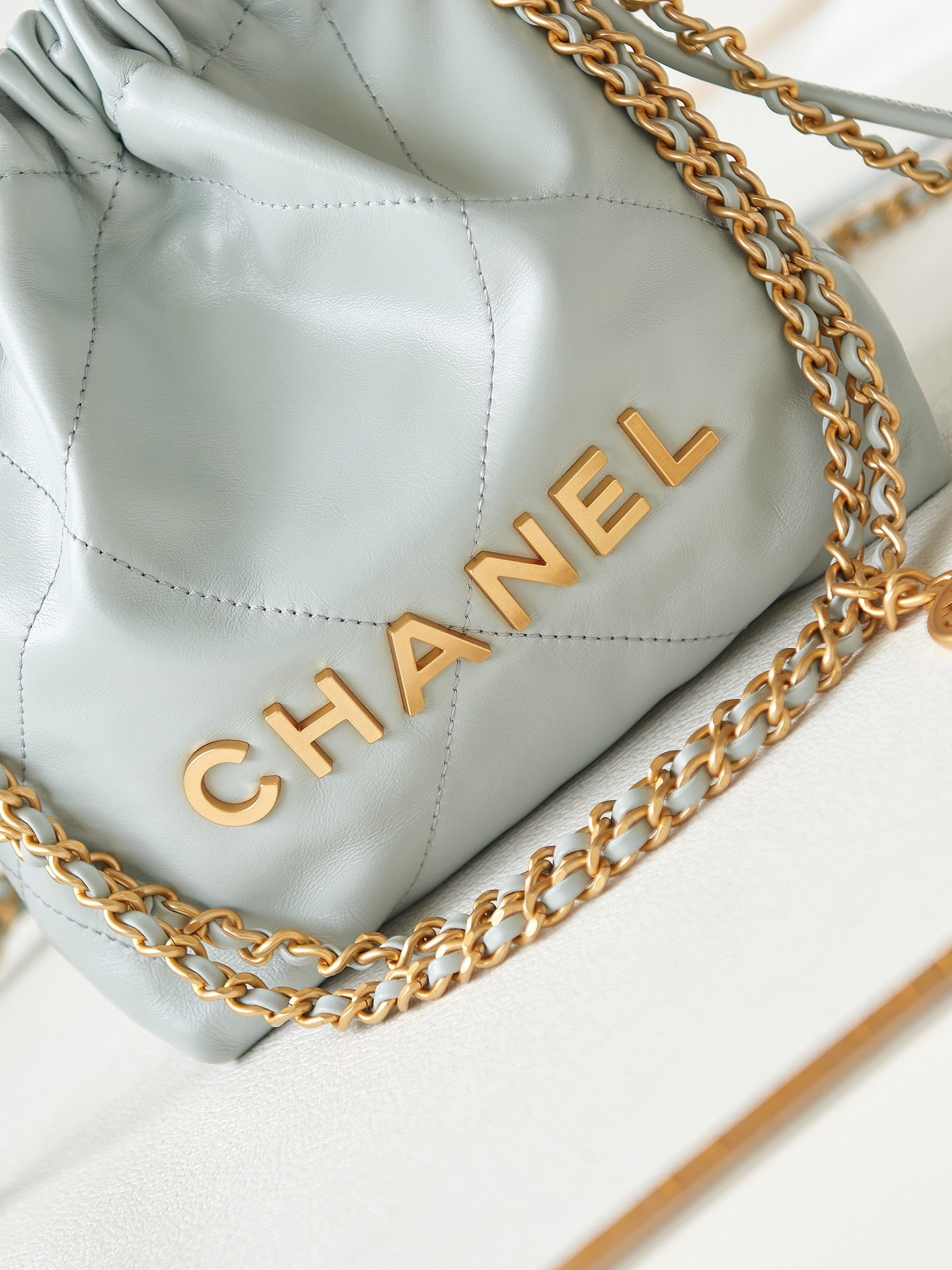 CHANEL 22 MINI HANDBAG Shiny Calfskin Light Blue 7.8 * 7.4 * 2.3 in - Image 3