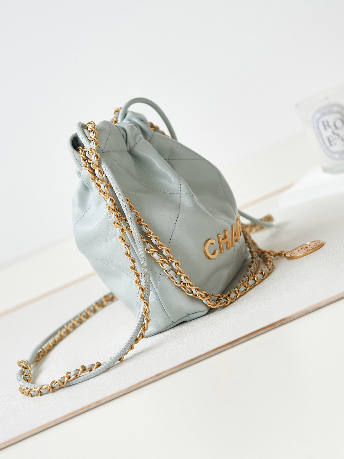 CHANEL 22 MINI HANDBAG Shiny Calfskin Light Blue 7.8 * 7.4 * 2.3 in - Image 4