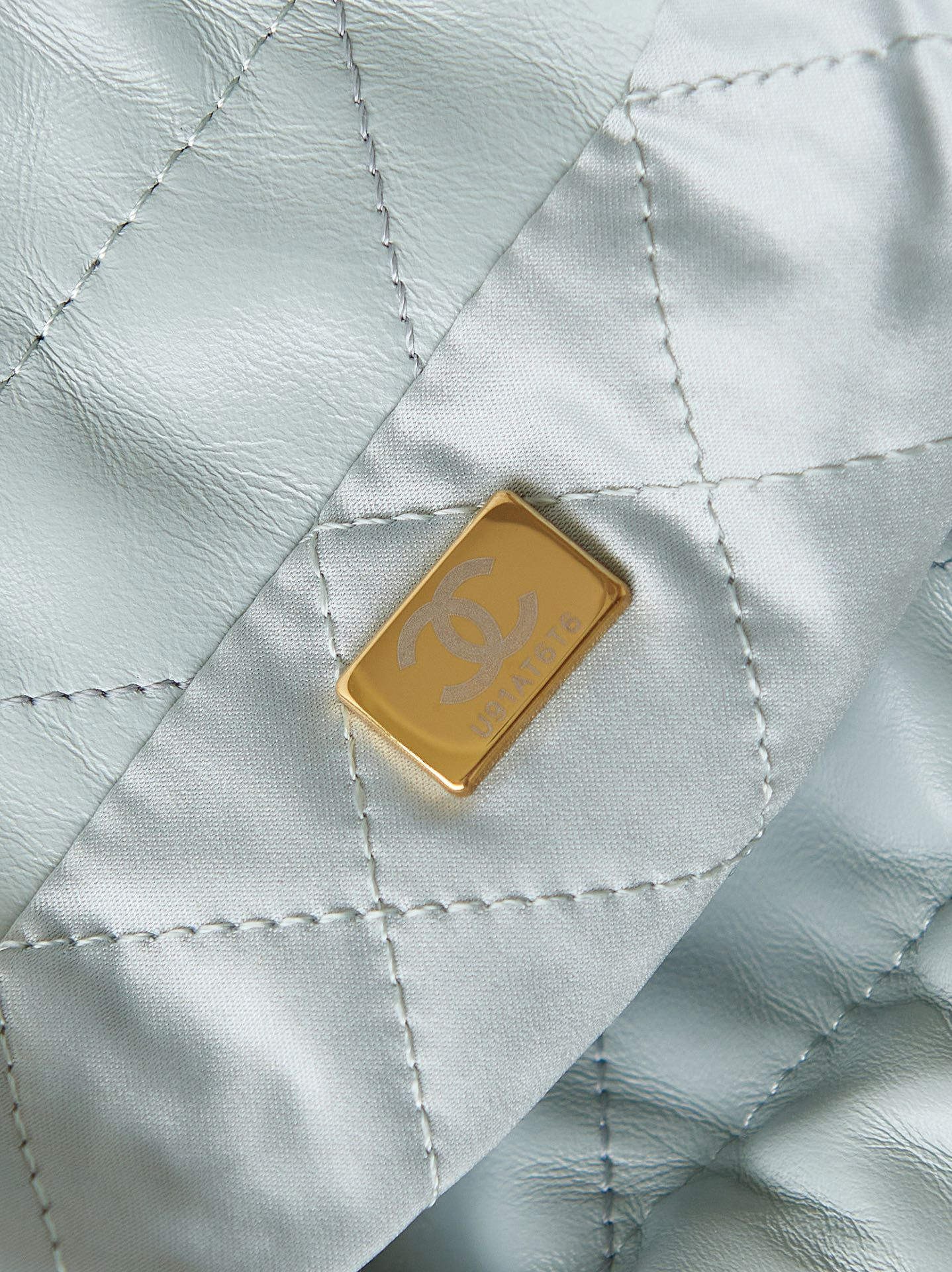 CHANEL 22 MINI HANDBAG Shiny Calfskin Light Blue 7.8 * 7.4 * 2.3 in - Image 9