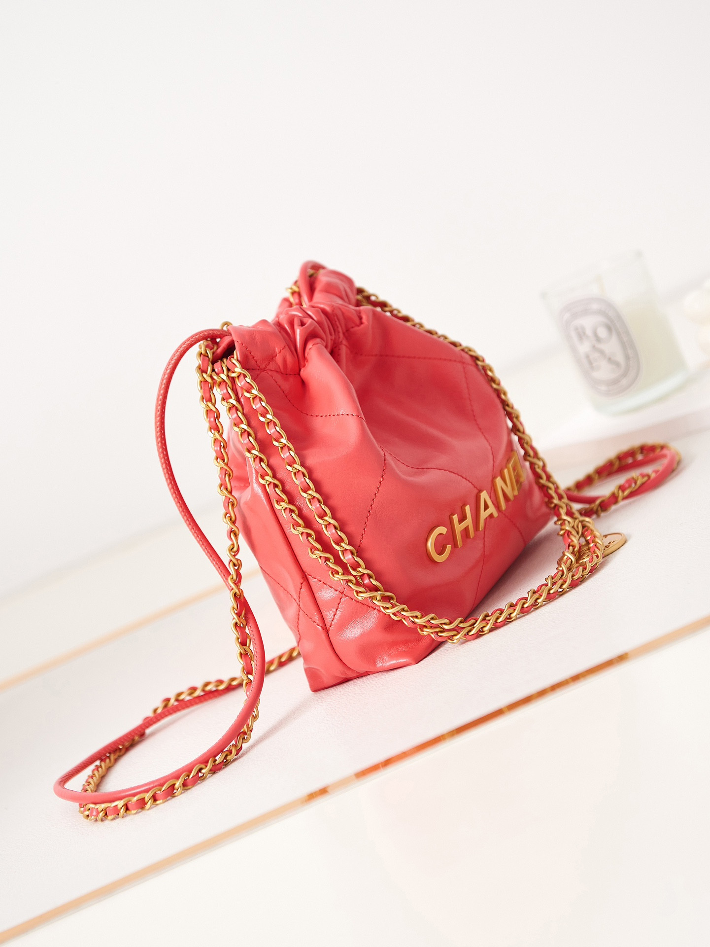 CHANEL 22 MINI HANDBAG Shiny Calfskin red 7.8 * 7.4 * 2.3 in - Image 4