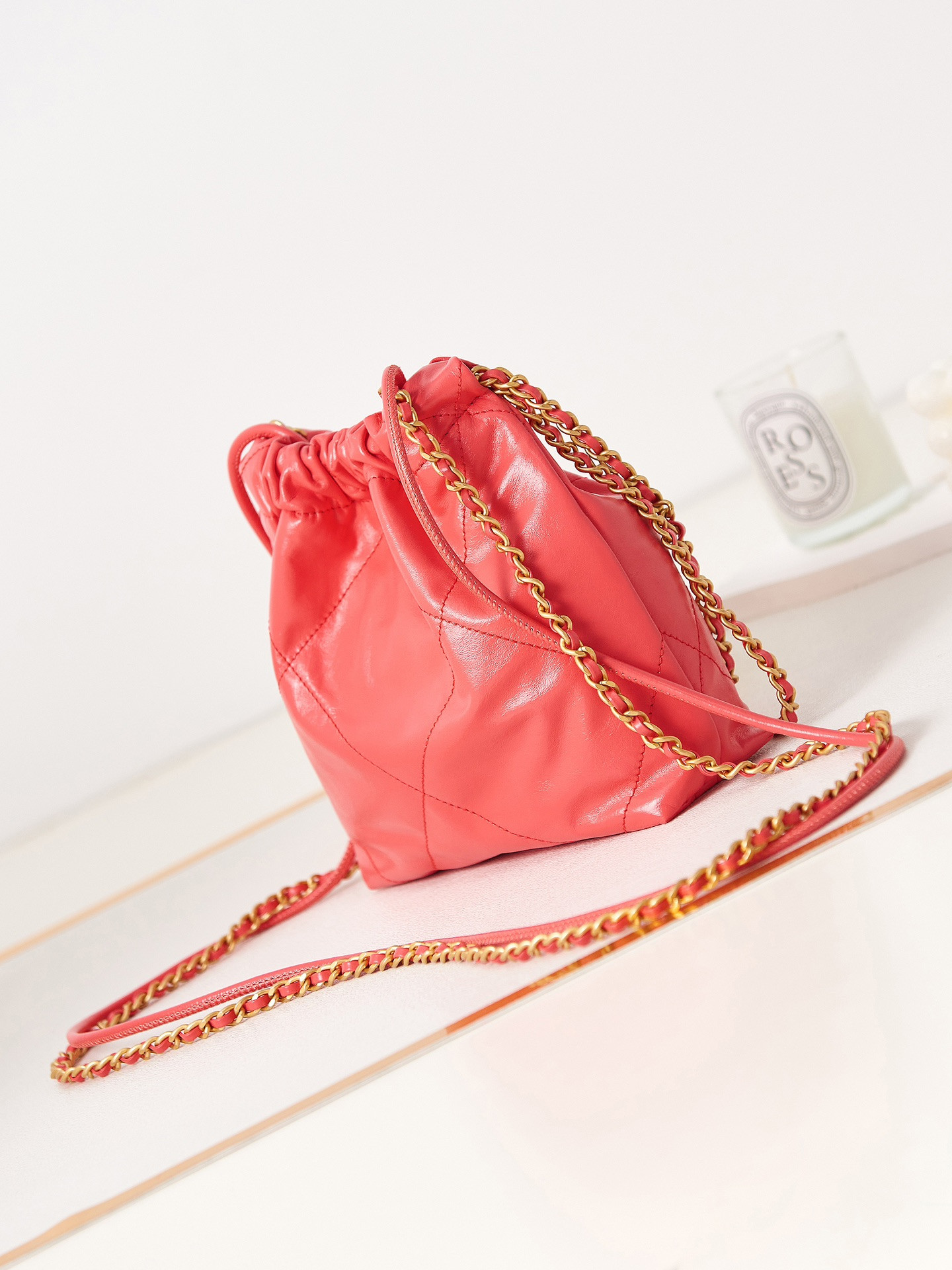 CHANEL 22 MINI HANDBAG Shiny Calfskin red 7.8 * 7.4 * 2.3 in - Image 5