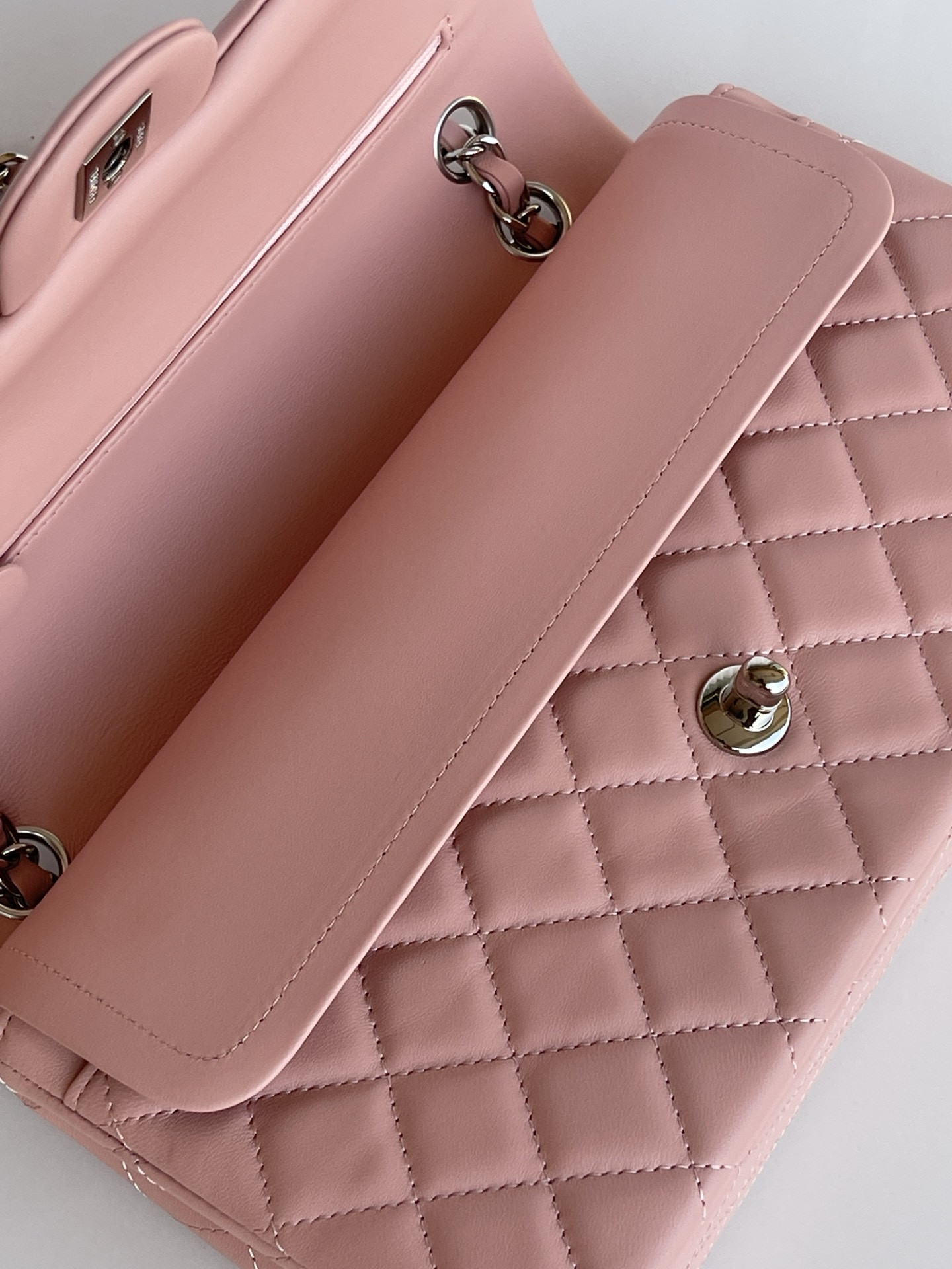 CHANEL CLASSIC FLAP 25CM CF PINK SILVER 6 × 9.9 × 2.5 in - Image 5