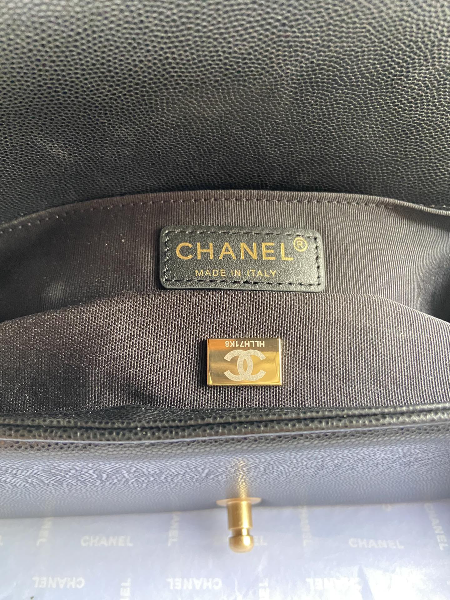 BOY CHANEL HANDBAG Shiny Grained Calfskin 5.9 × 9.8 × 3.5 in - Image 10
