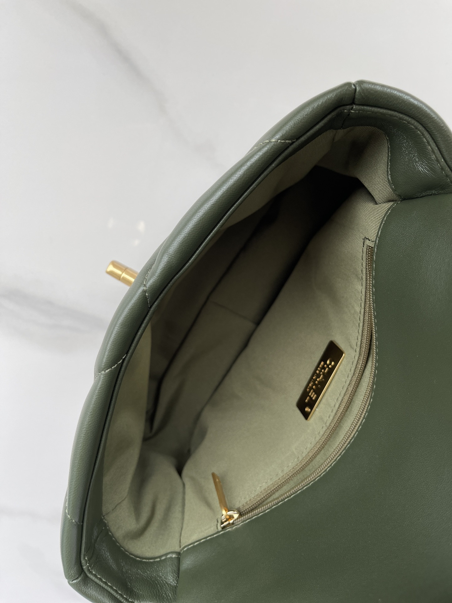 CHANEL 19 HANDBAG Shiny Leather, Gold-Tone, Silver-Tone Ruthenium-Finish Metal Dark Green 6.2 * 10.1 * 3.5 in - Image 11