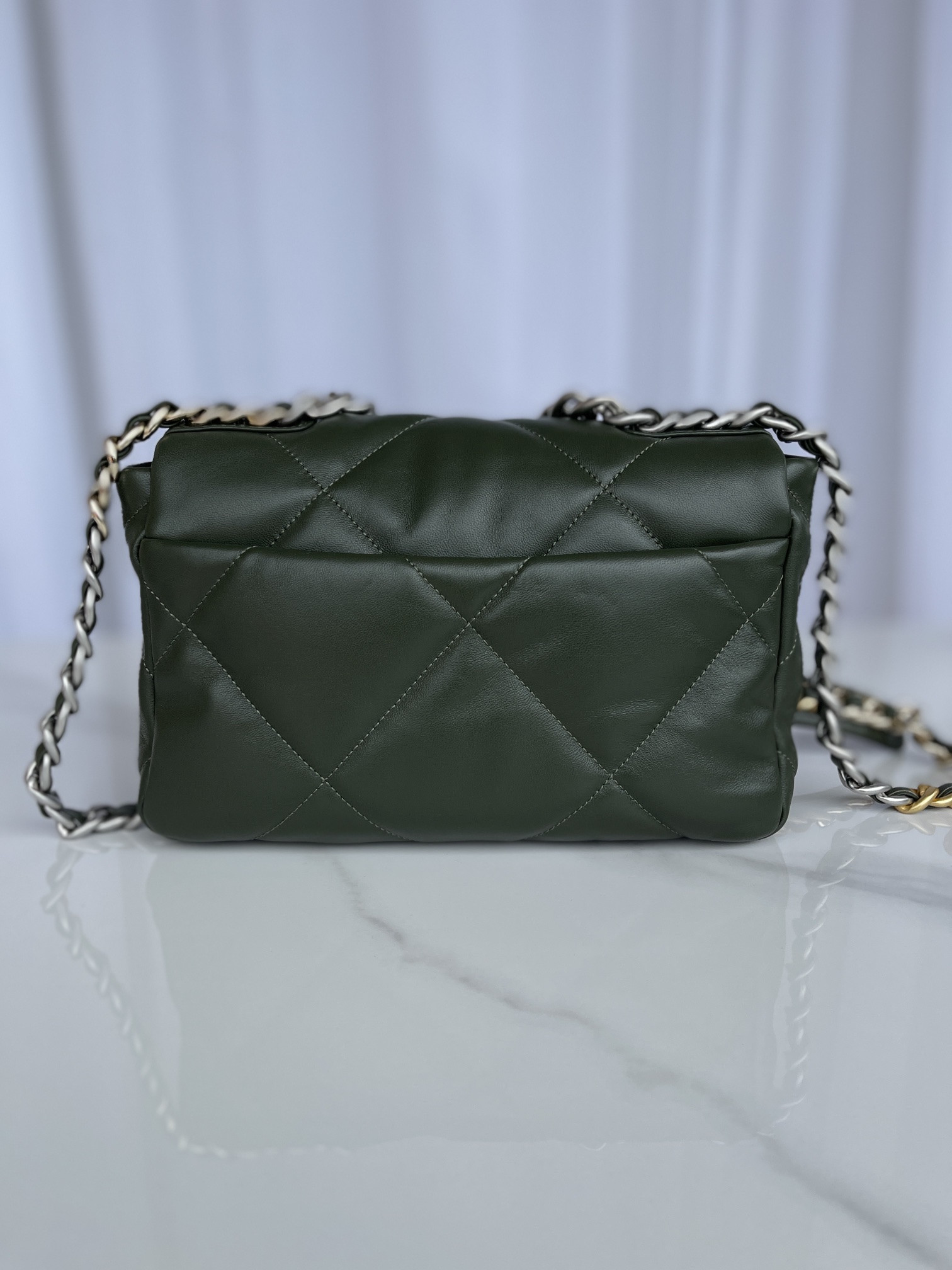CHANEL 19 HANDBAG Shiny Leather, Gold-Tone, Silver-Tone Ruthenium-Finish Metal Dark Green 6.2 * 10.1 * 3.5 in - Image 5