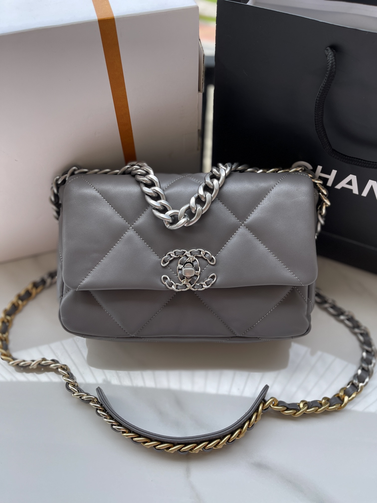 CHANEL 19 HANDBAG Shiny Leather, Gold-Tone, Silver-Tone Ruthenium-Finish Metal Dark Gray 6.2 * 10.1 * 3.5 in